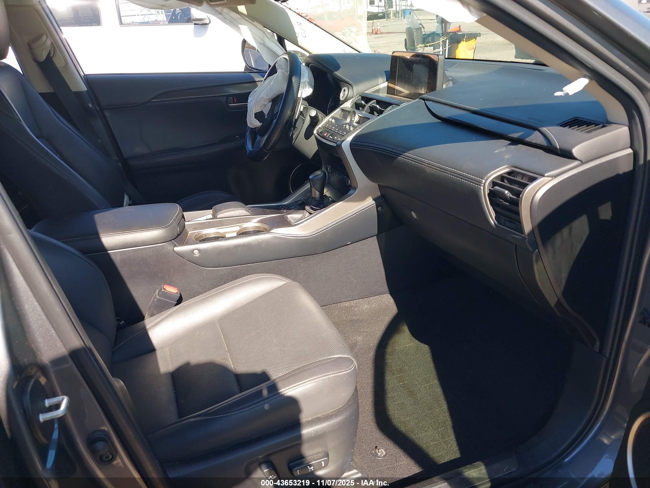 LEXUS NX image 5