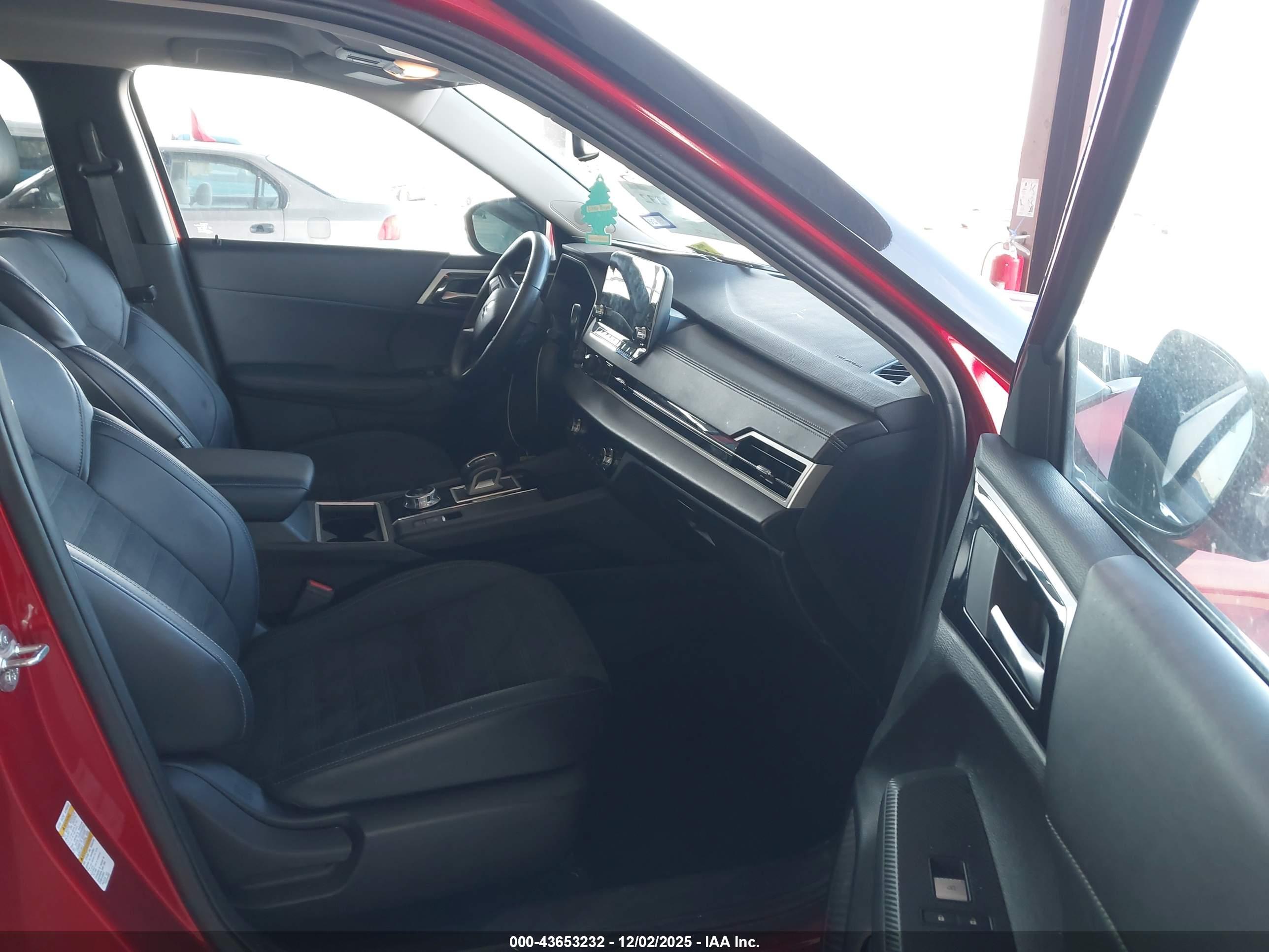 MITSUBISHI OUTLANDER image 5