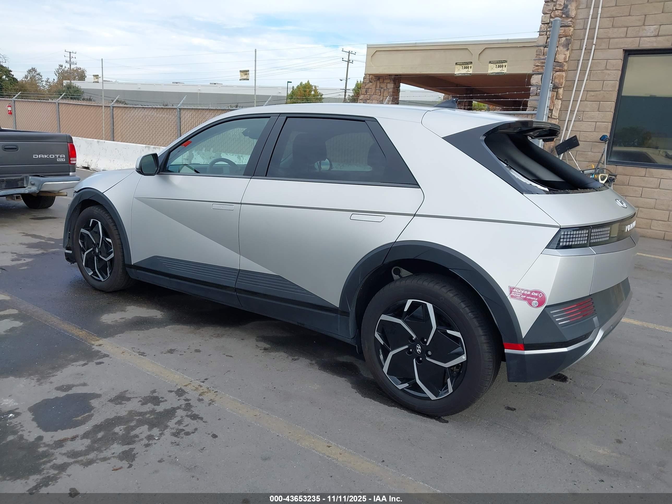 HYUNDAI IONIQ image 3