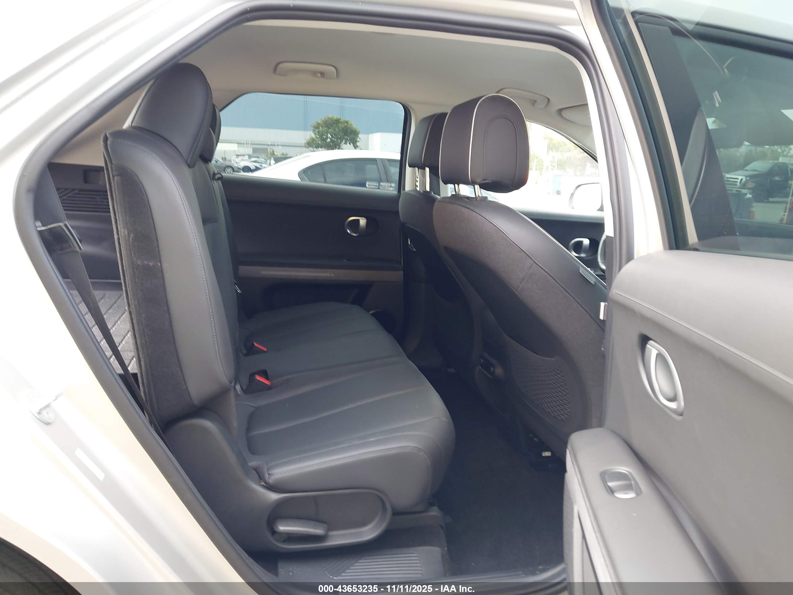 HYUNDAI IONIQ image 8