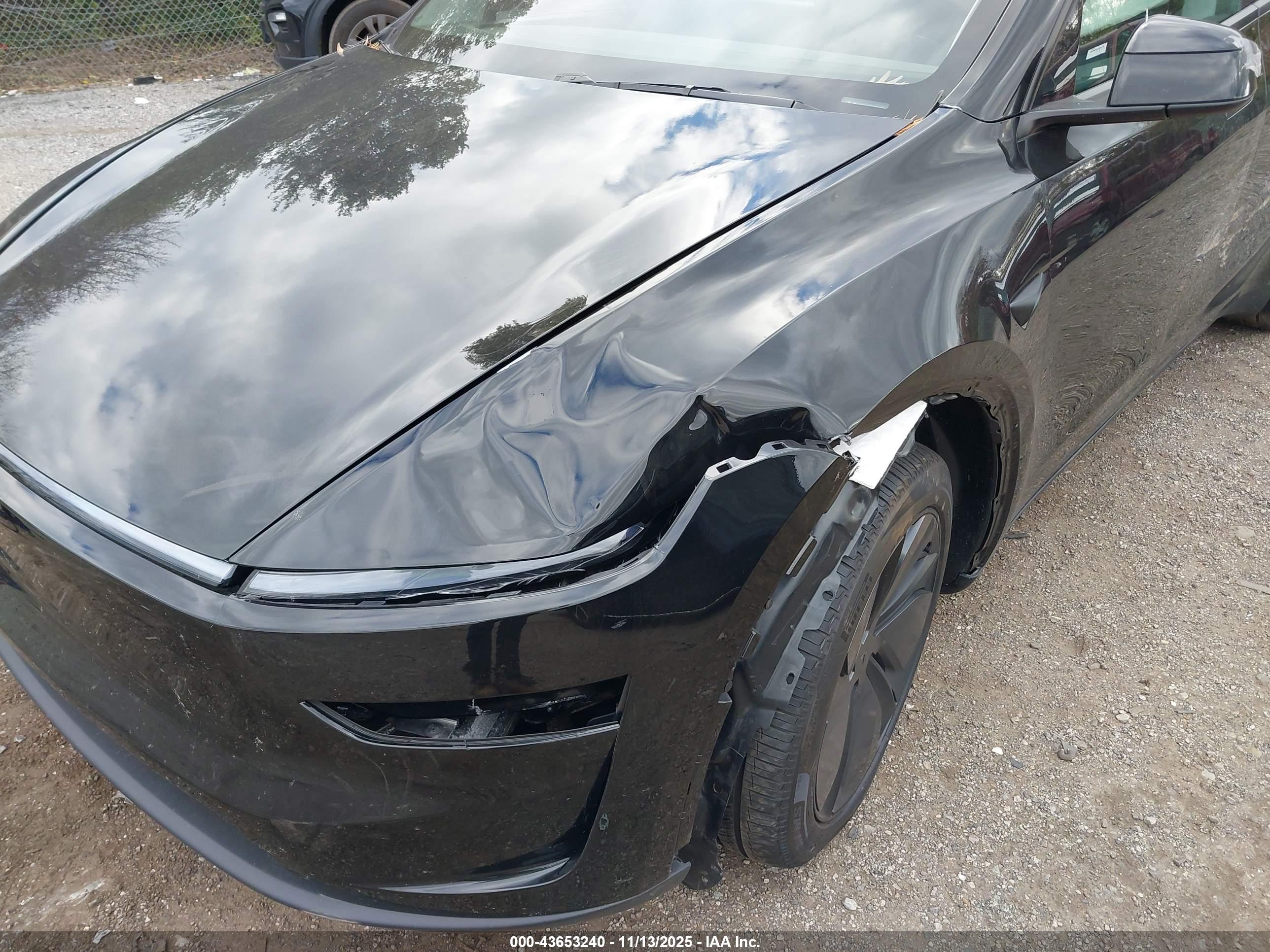 TESLA MODEL image 6