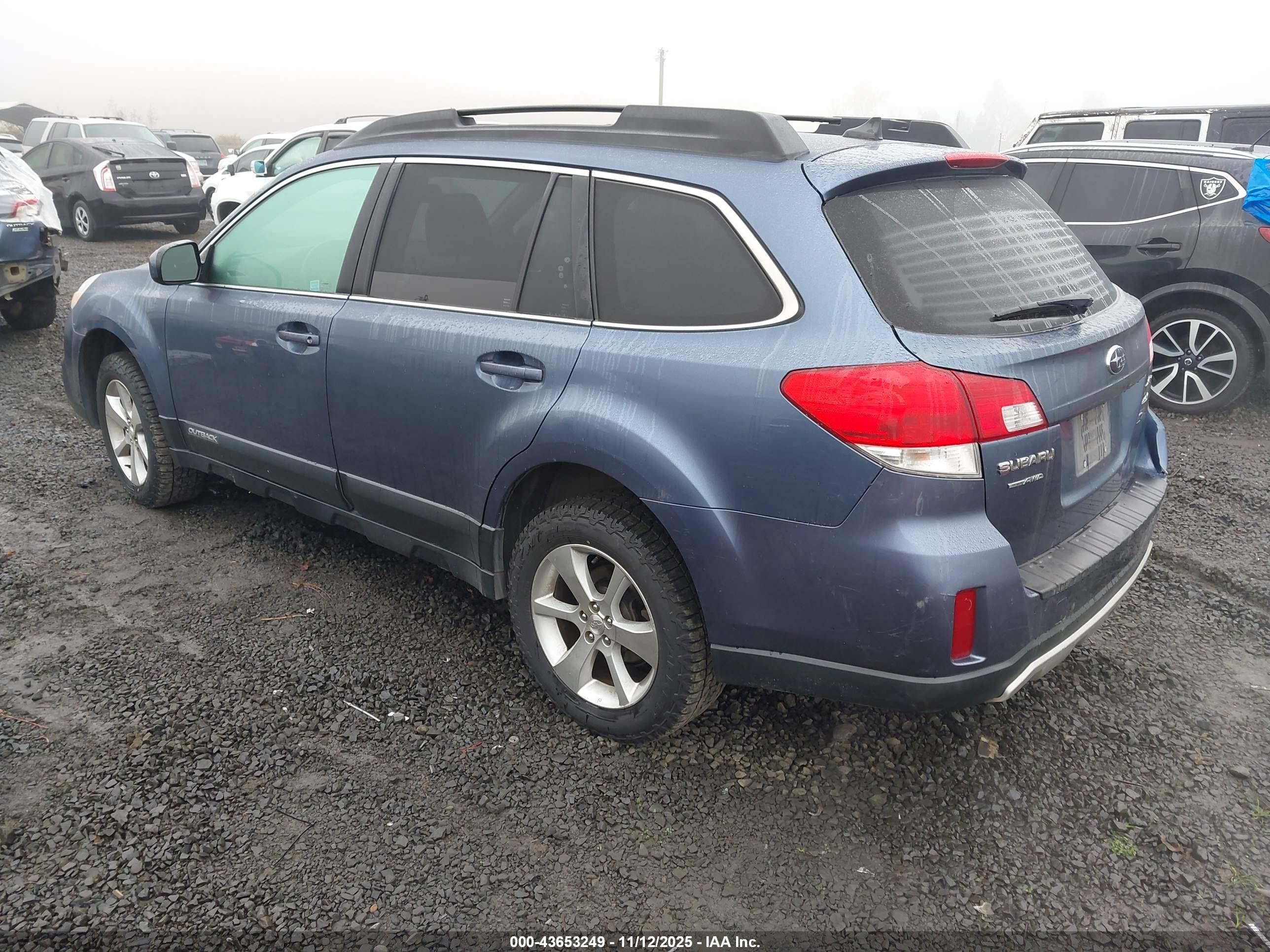 SUBARU OUTBACK image 3