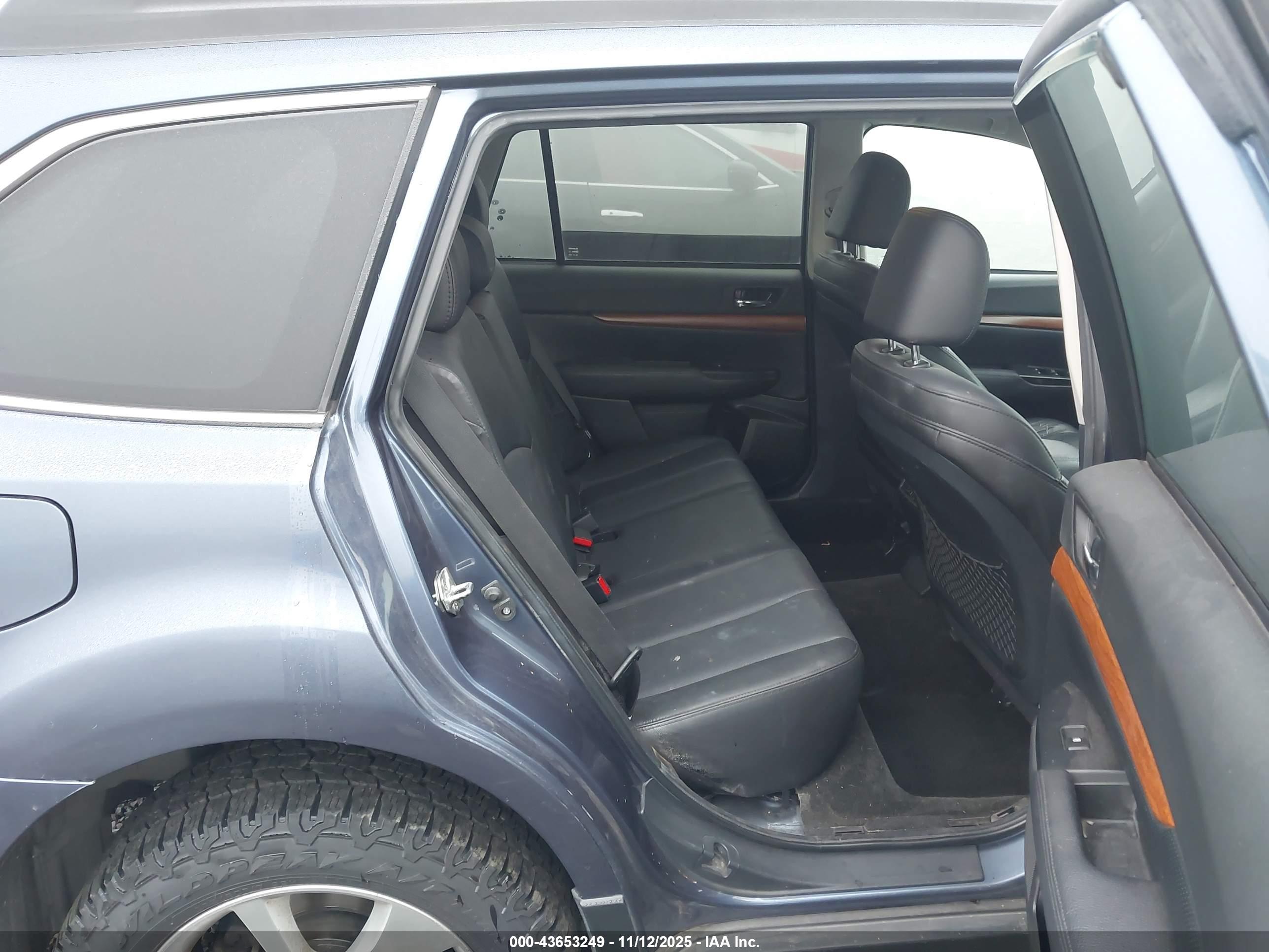 SUBARU OUTBACK image 8