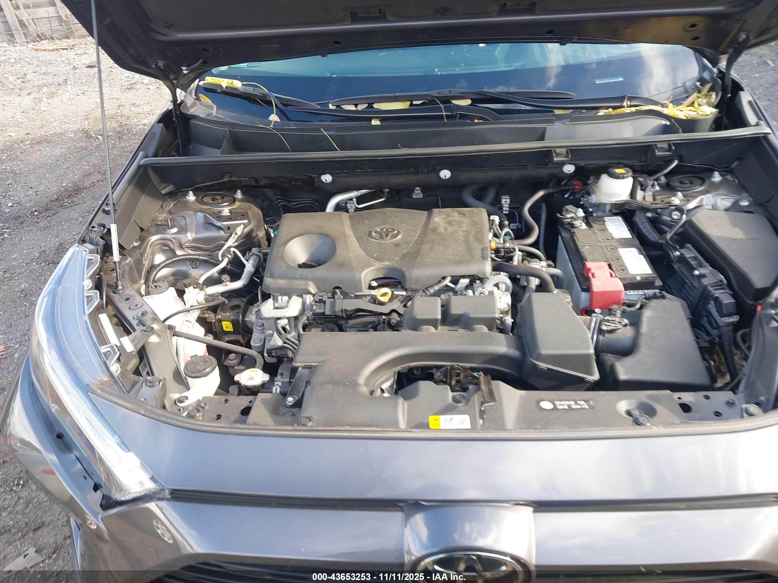 TOYOTA RAV4 image 10