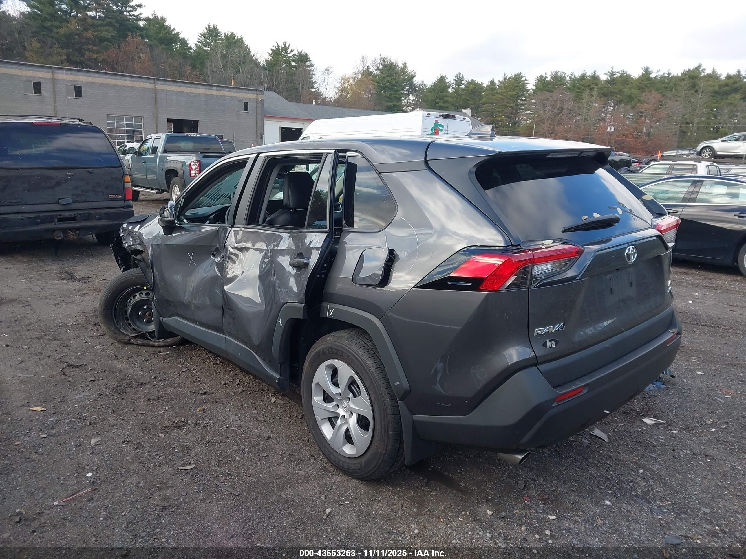 TOYOTA RAV4 image 3