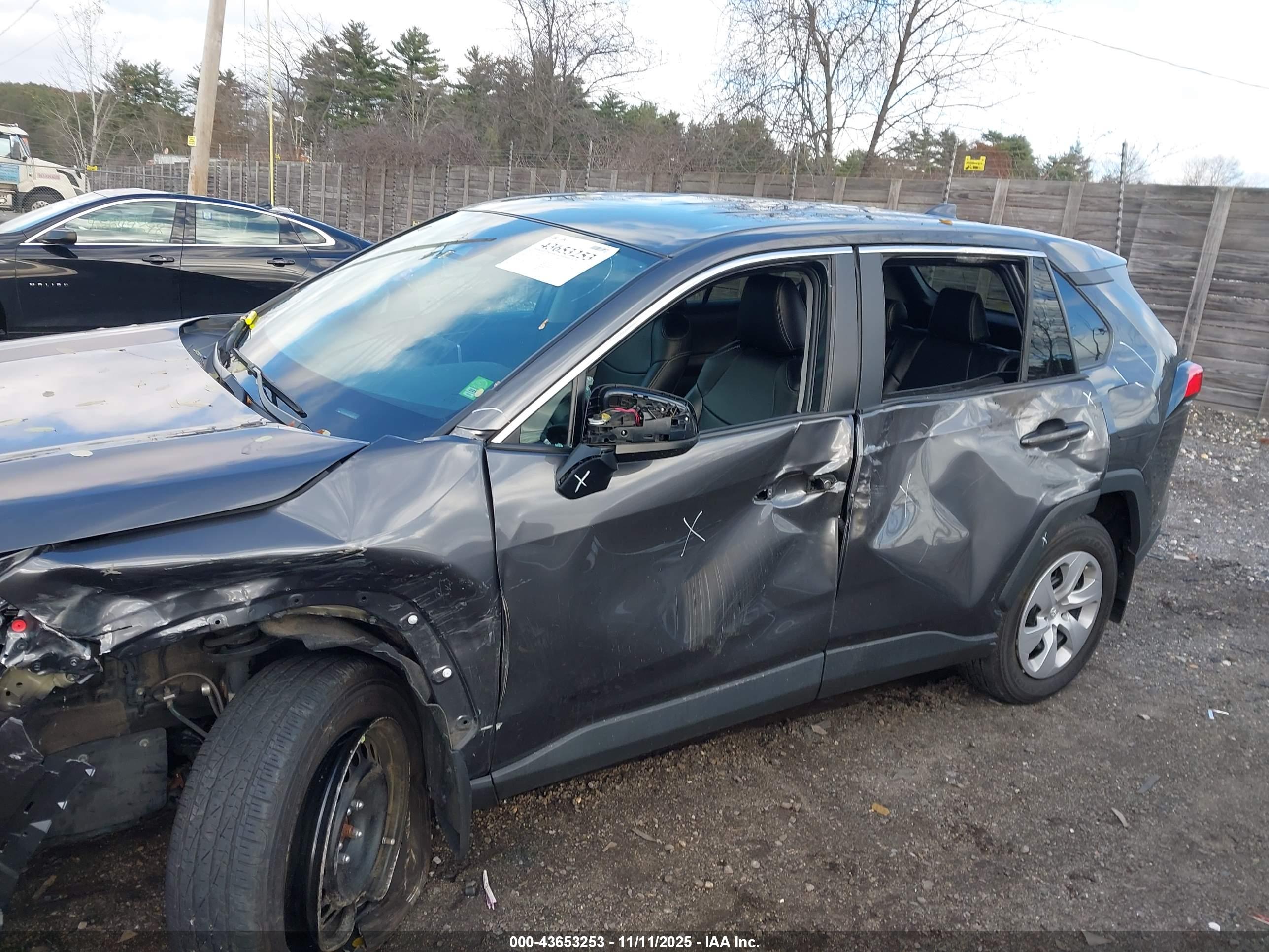 TOYOTA RAV4 image 6
