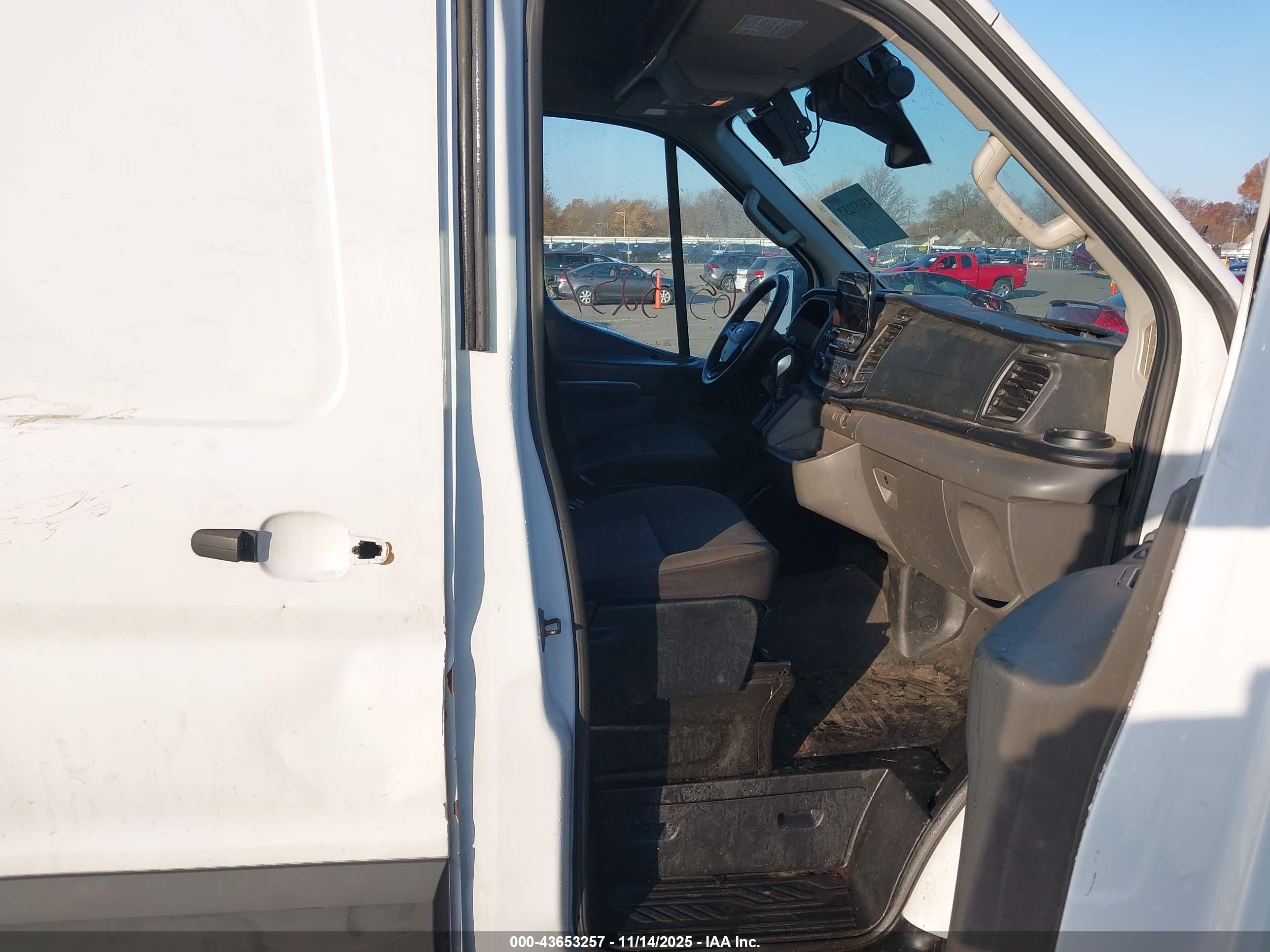 FORD TRANSIT-350 image 7