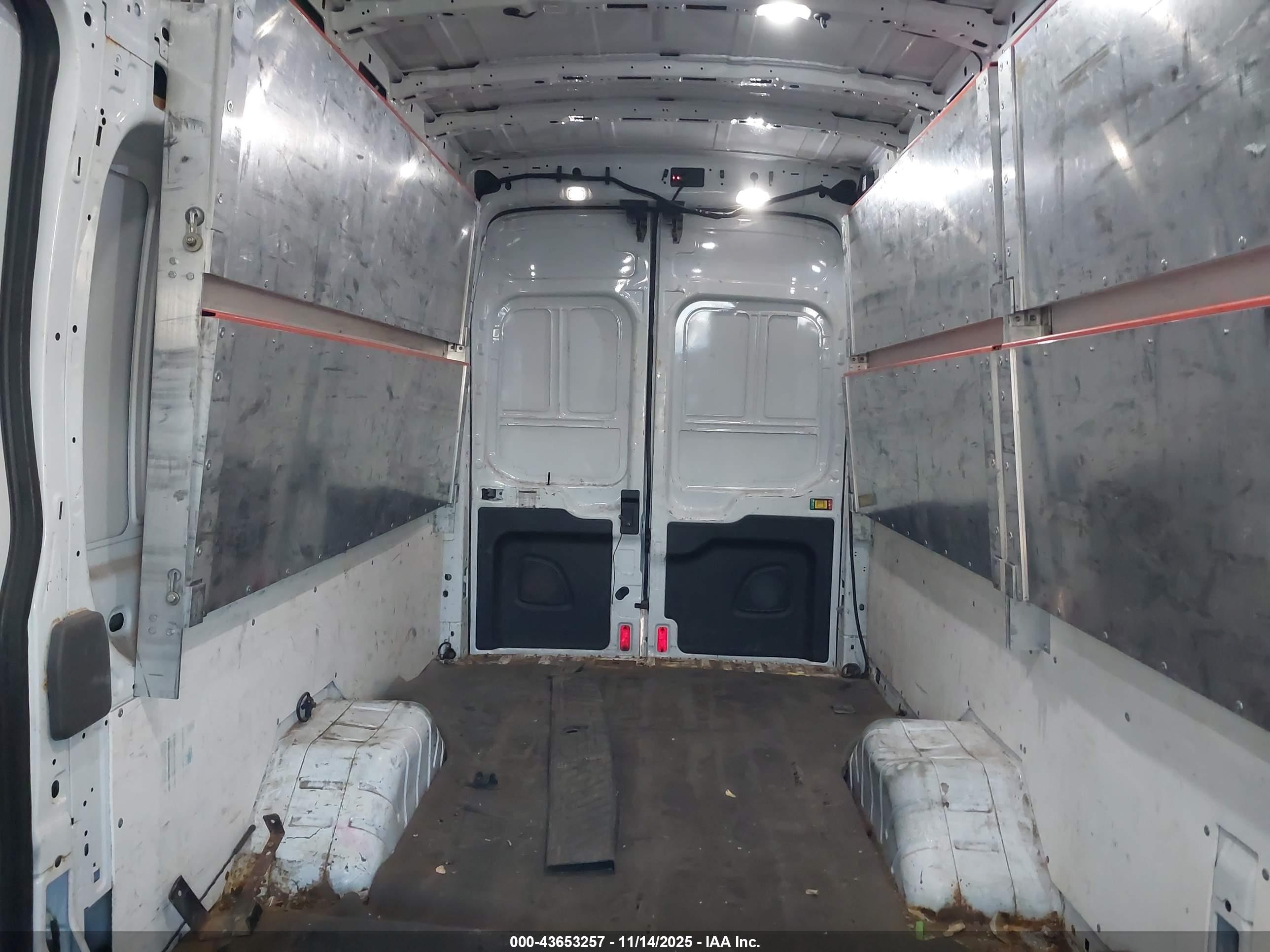 FORD TRANSIT-350 image 8