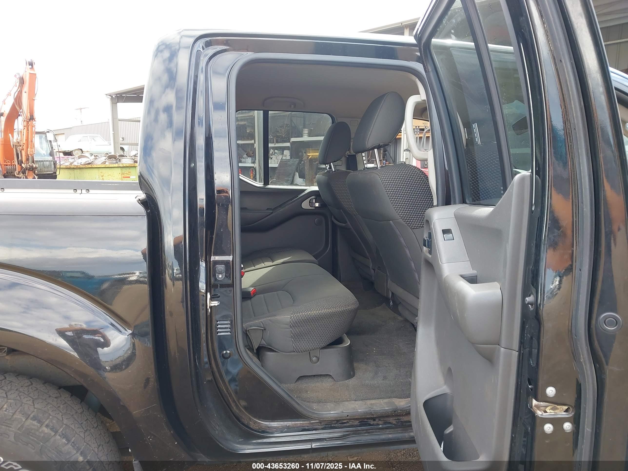 NISSAN FRONTIER image 8