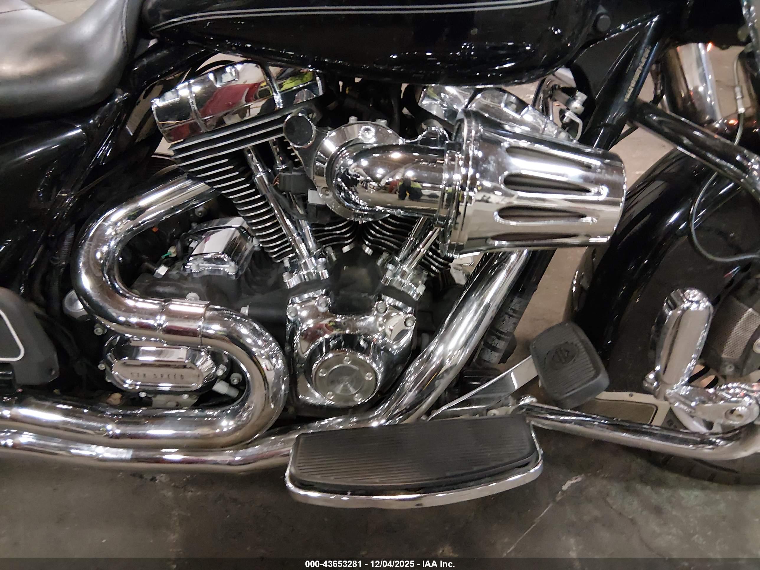 HARLEY-DAVIDSON FLHR image 8