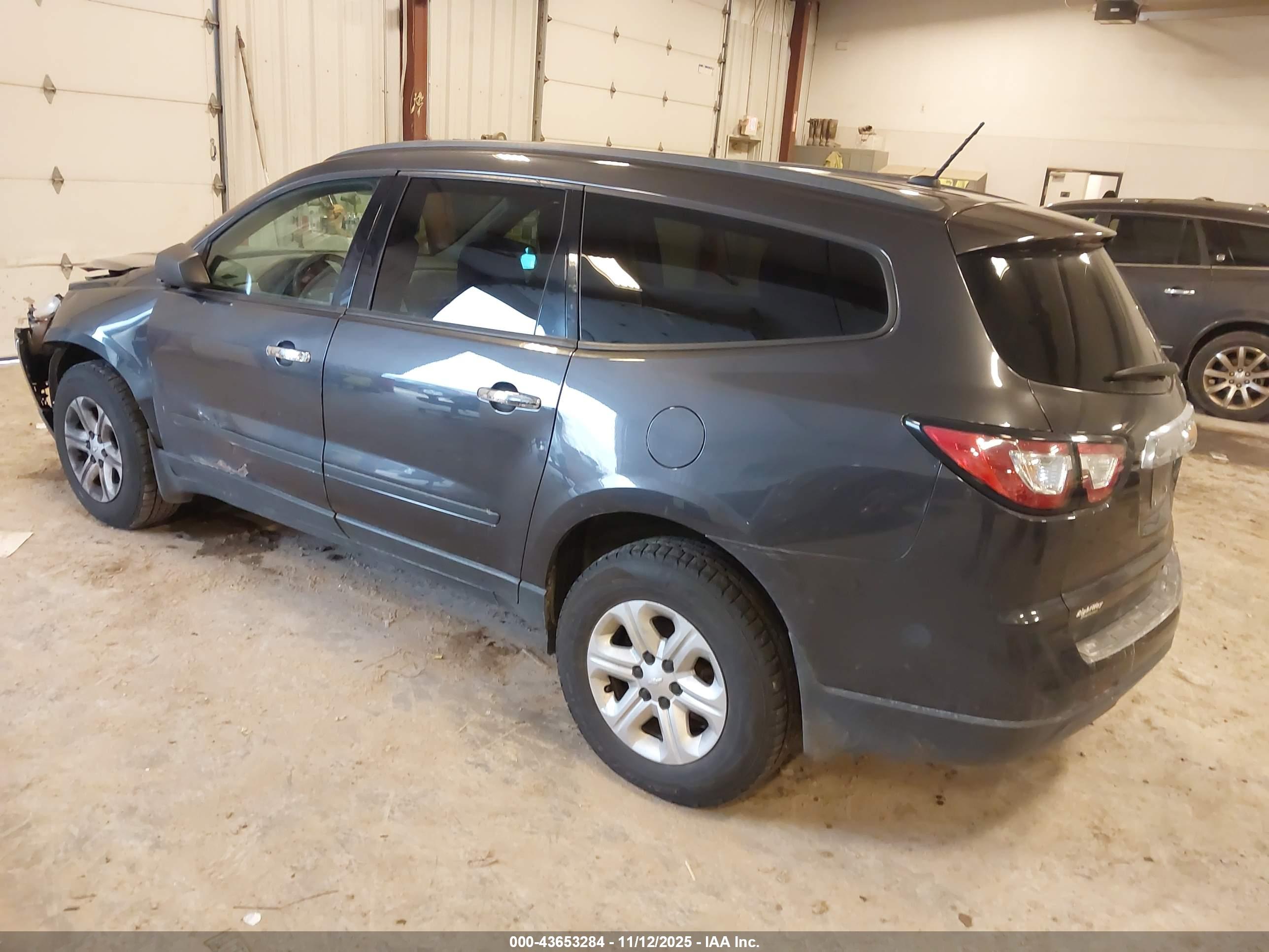 CHEVROLET TRAVERSE image 3