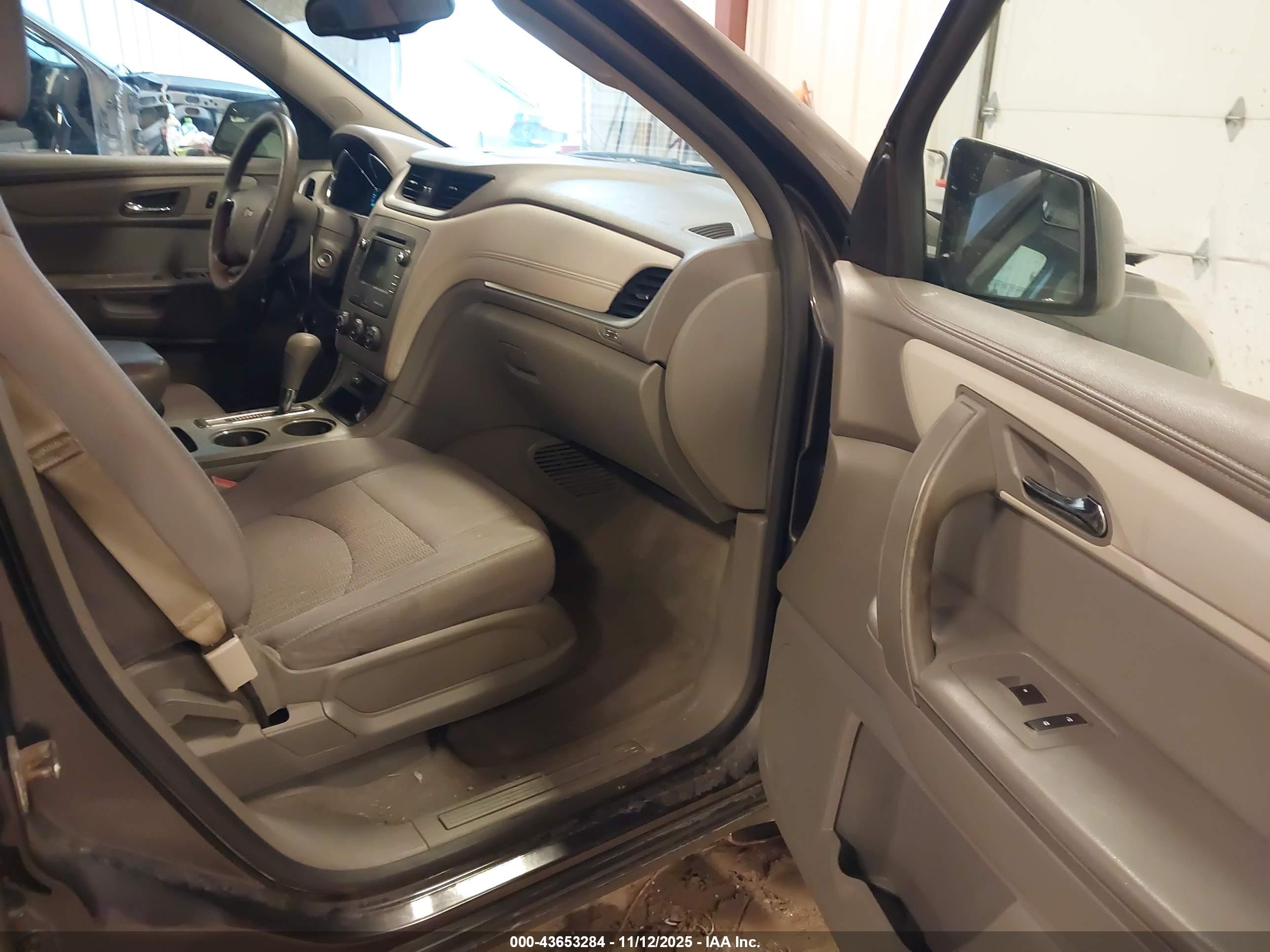 CHEVROLET TRAVERSE image 5