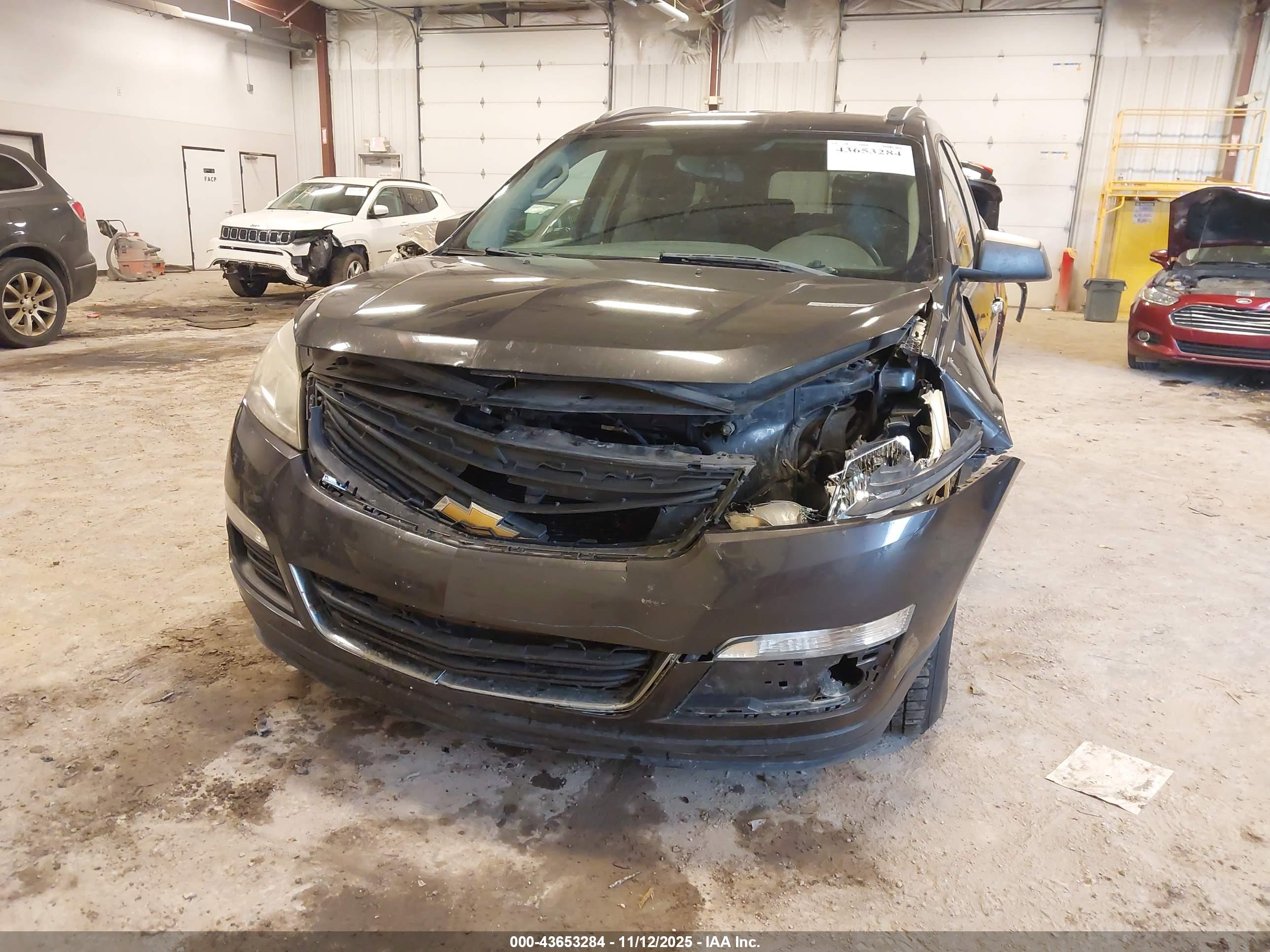 CHEVROLET TRAVERSE image 6