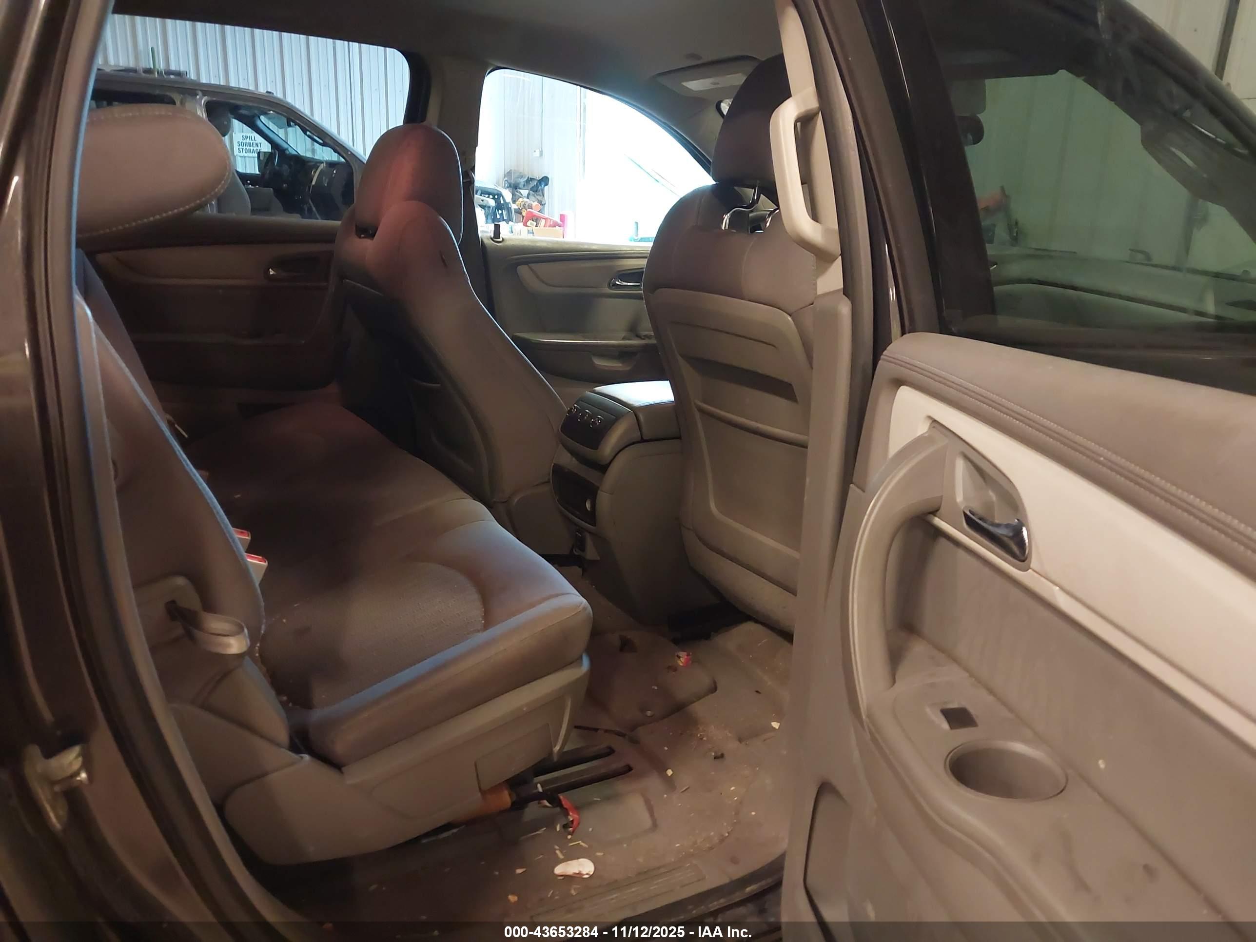 CHEVROLET TRAVERSE image 8