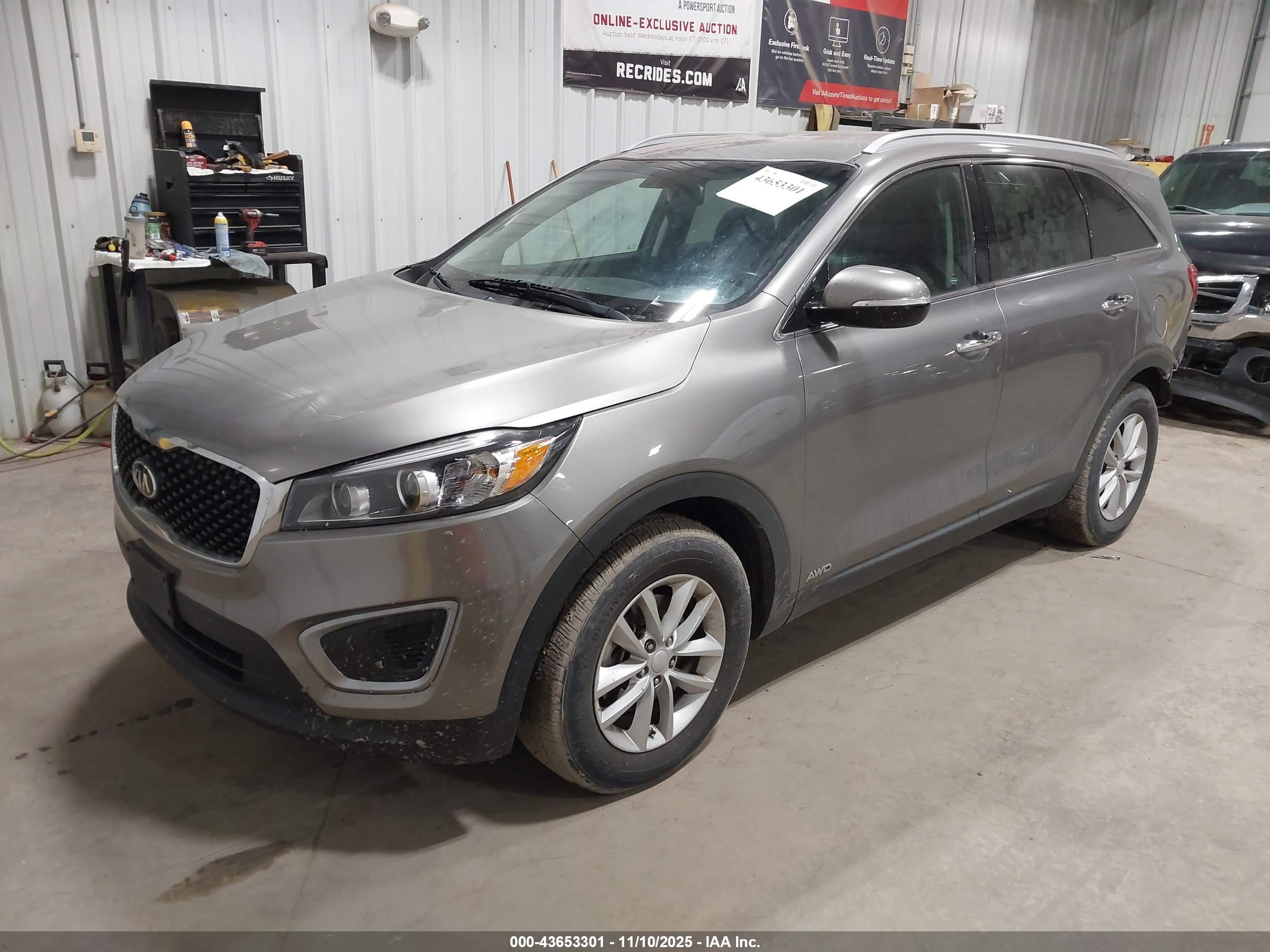 KIA SORENTO image 2
