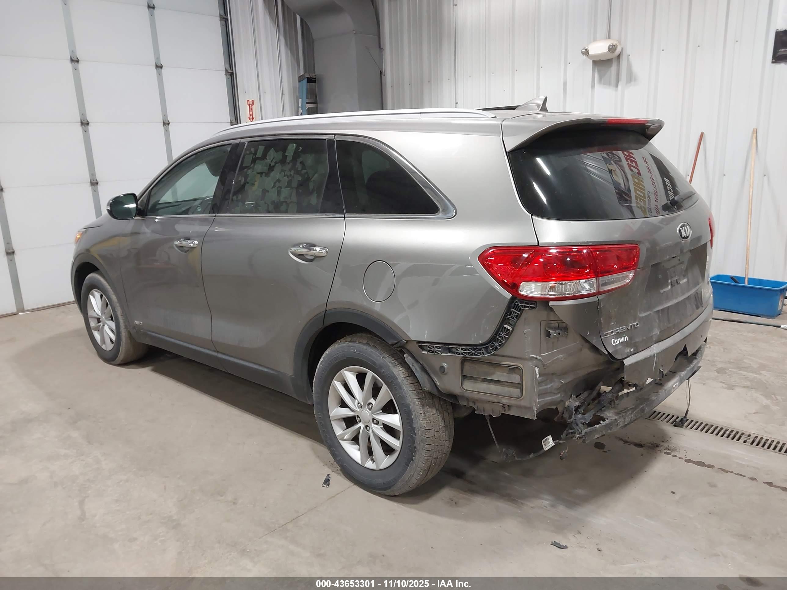 KIA SORENTO image 3