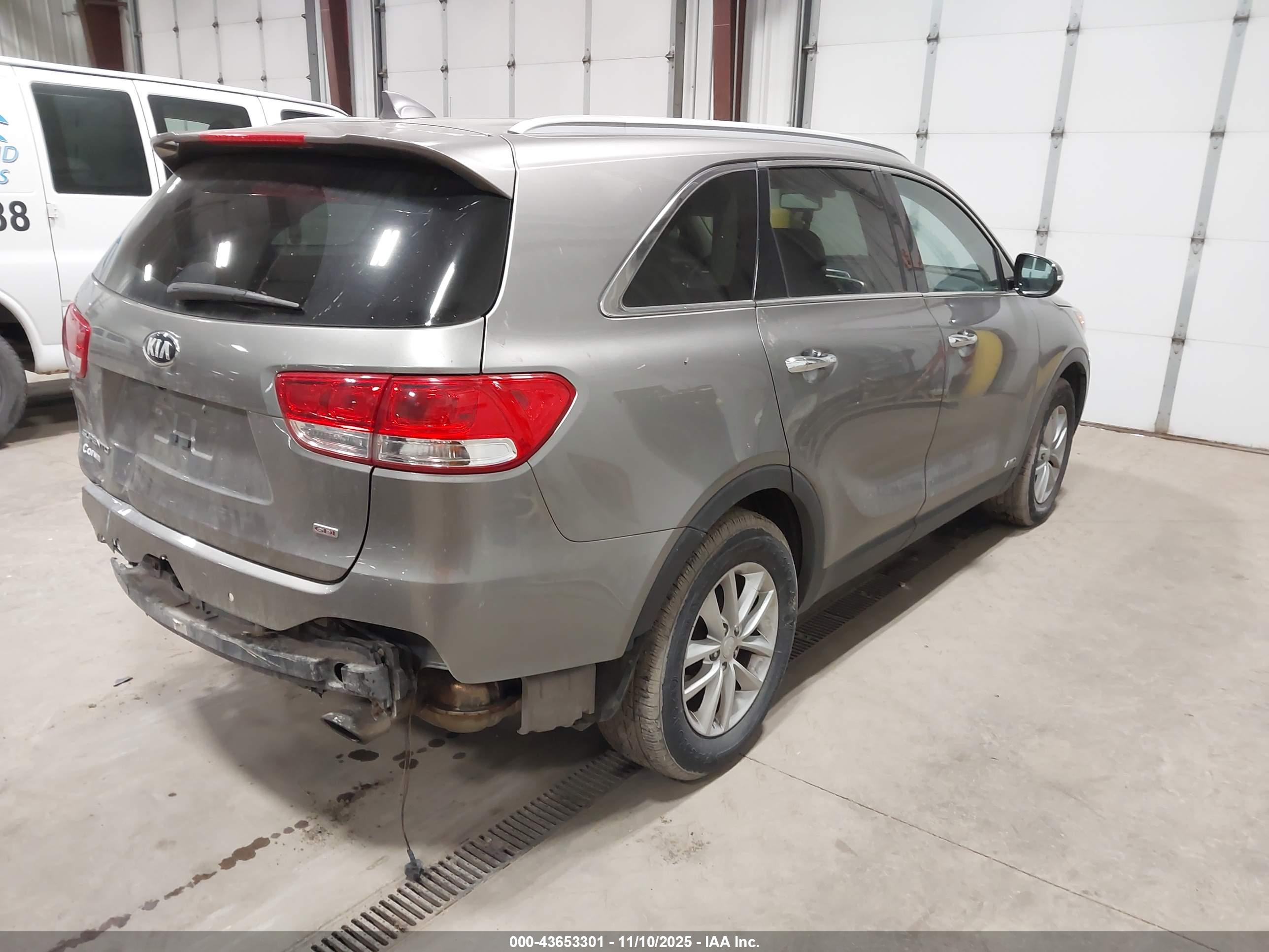 KIA SORENTO image 4