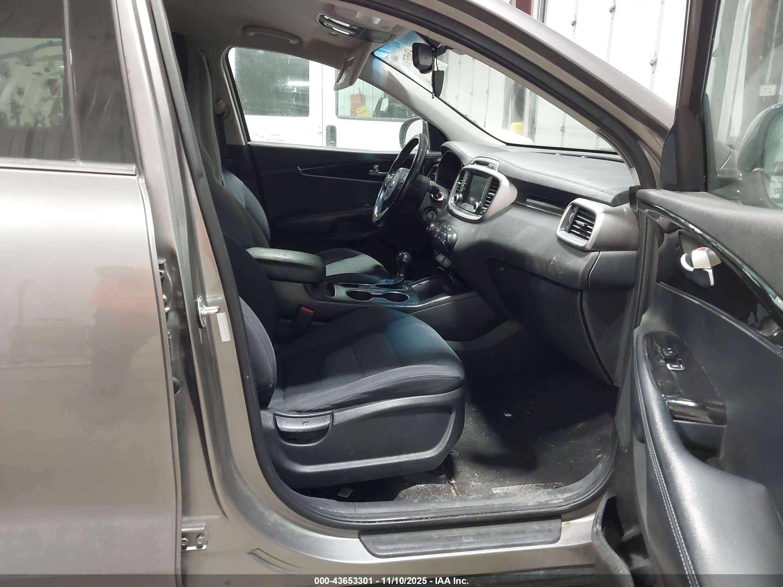 KIA SORENTO image 5