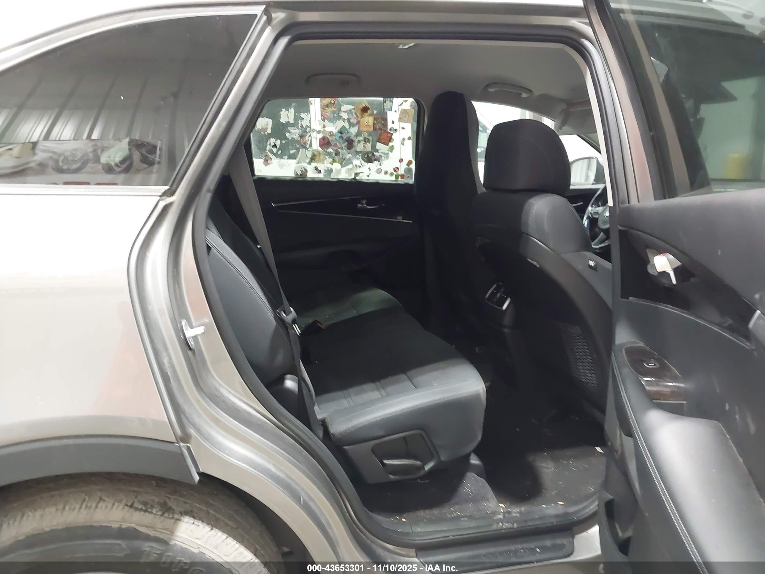 KIA SORENTO image 8