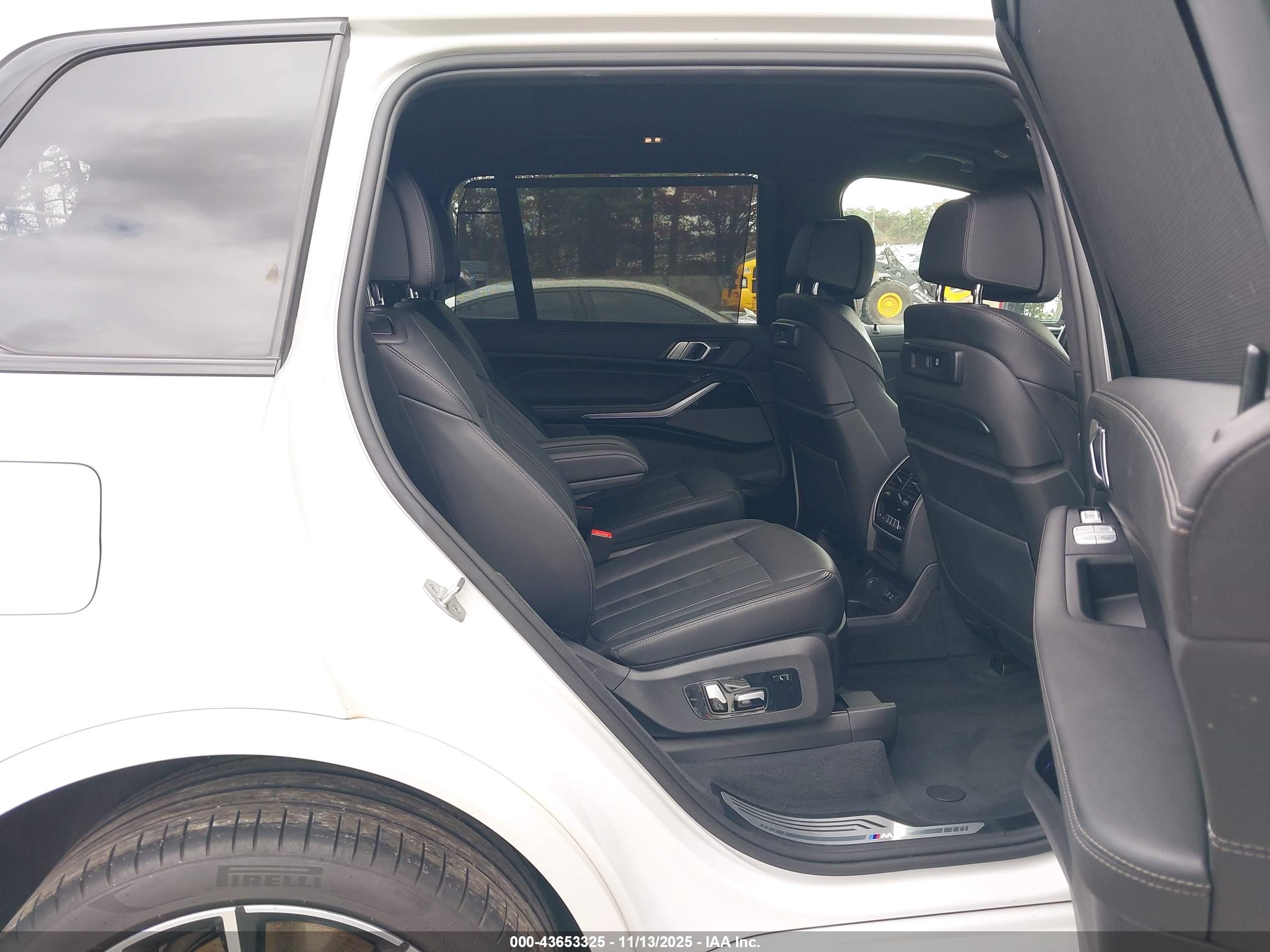BMW X7 image 8