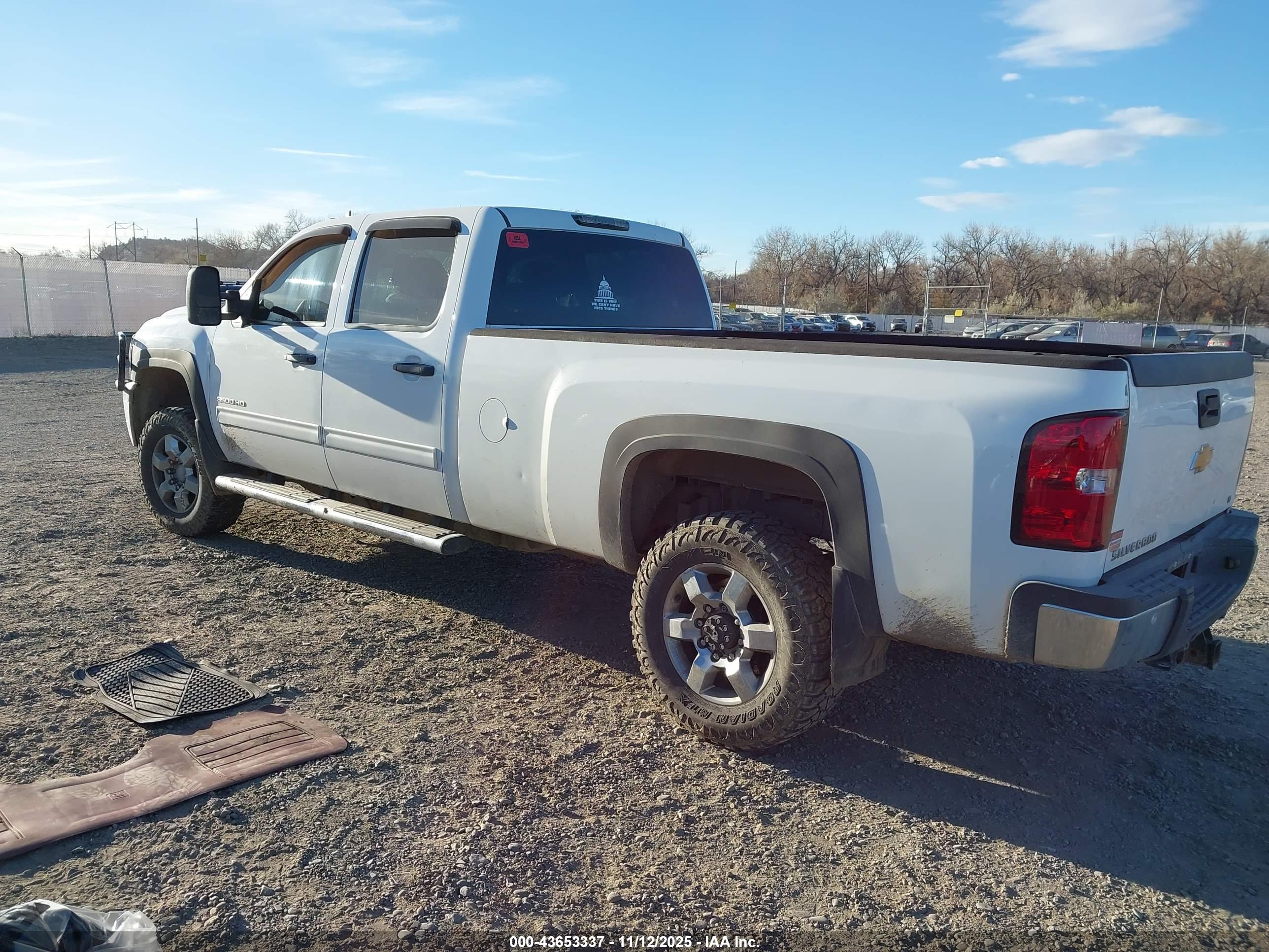 CHEVROLET SILVERADO image 3