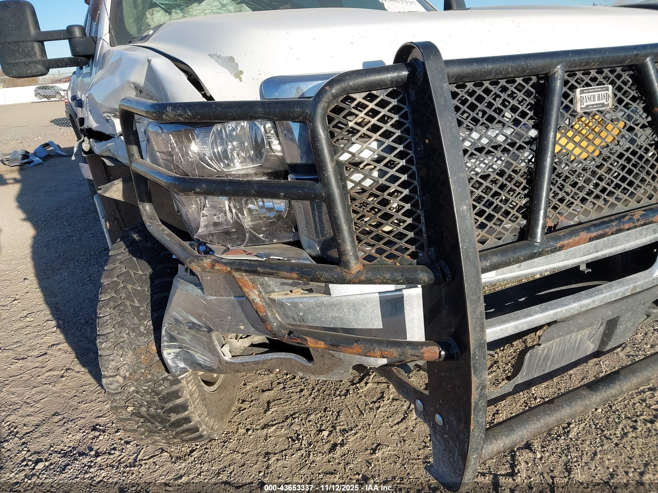 CHEVROLET SILVERADO image 6