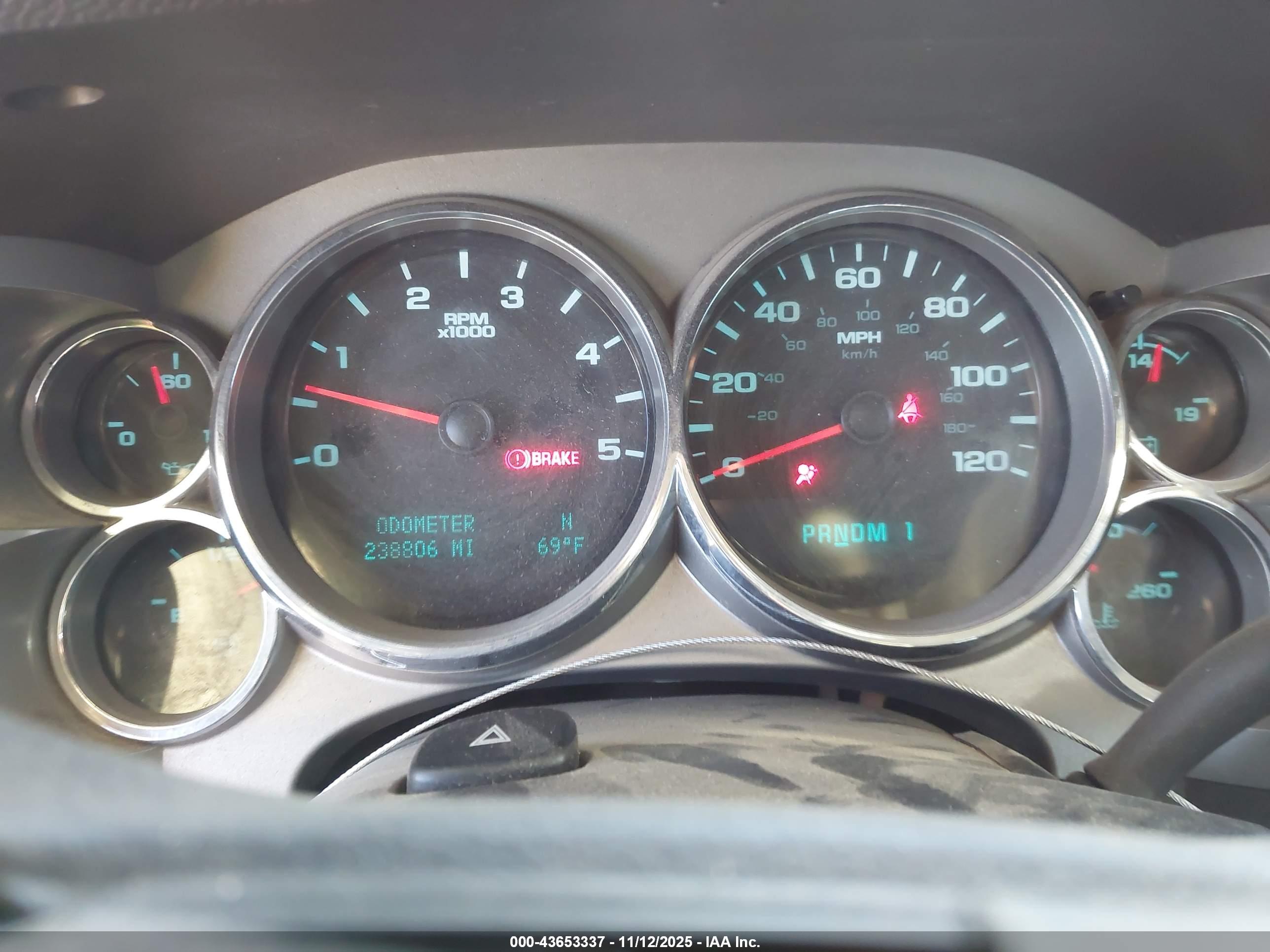 CHEVROLET SILVERADO image 7