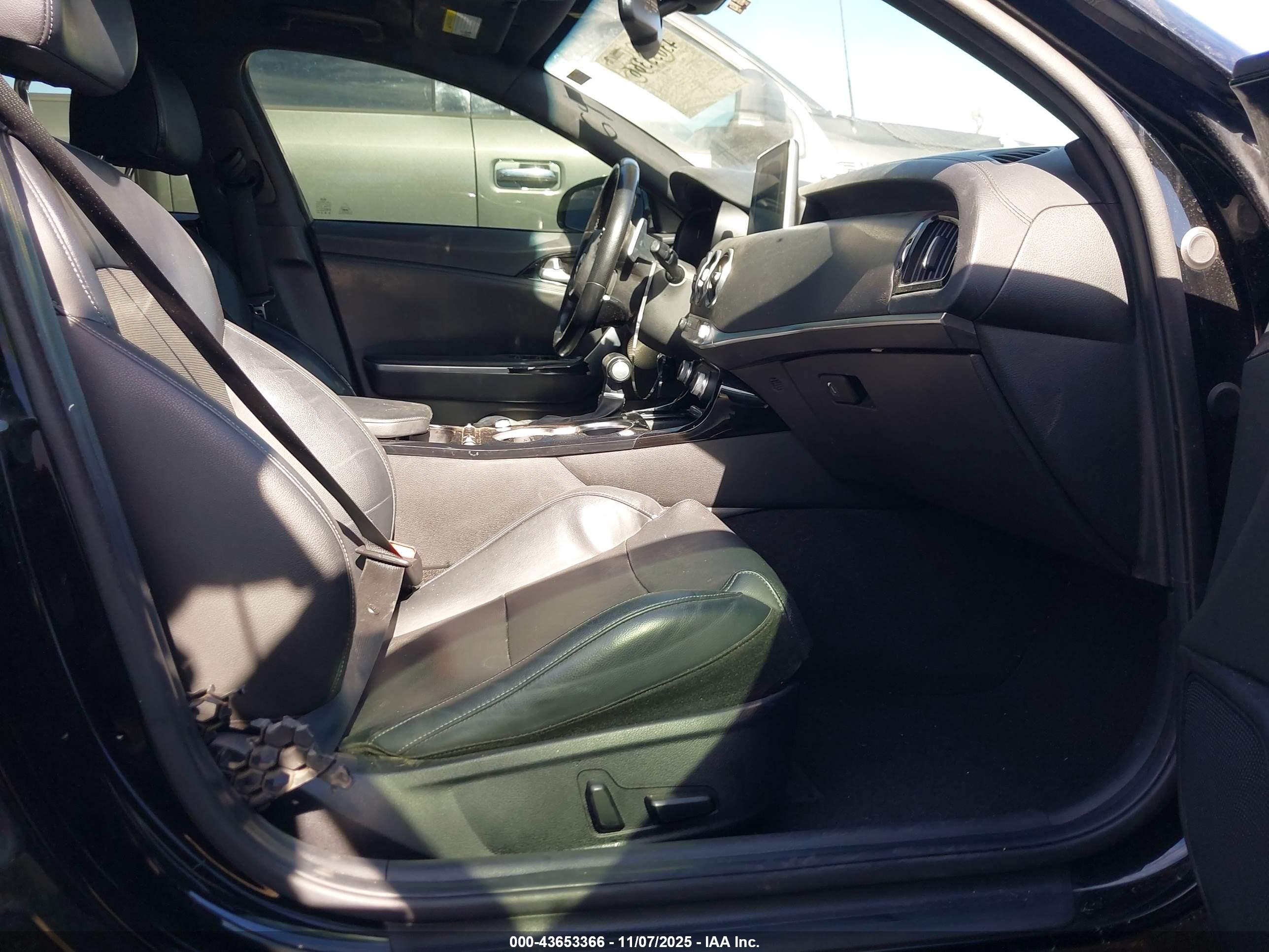 KIA STINGER image 5