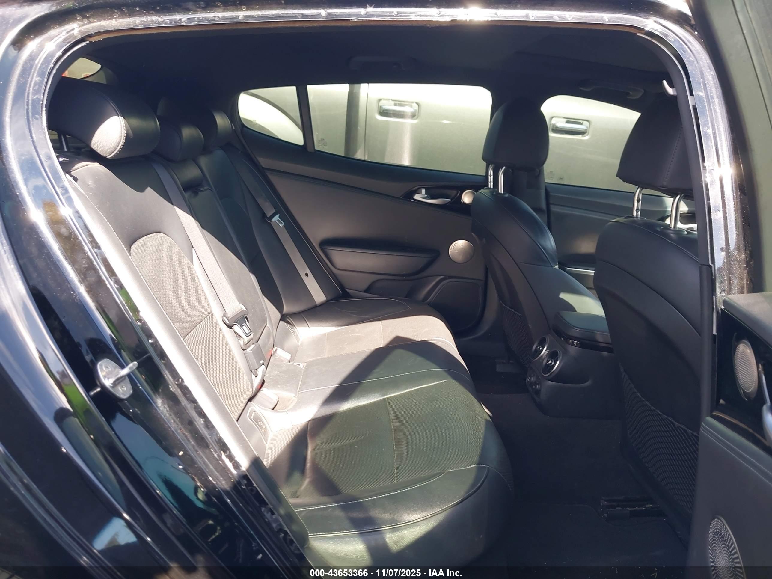 KIA STINGER image 8