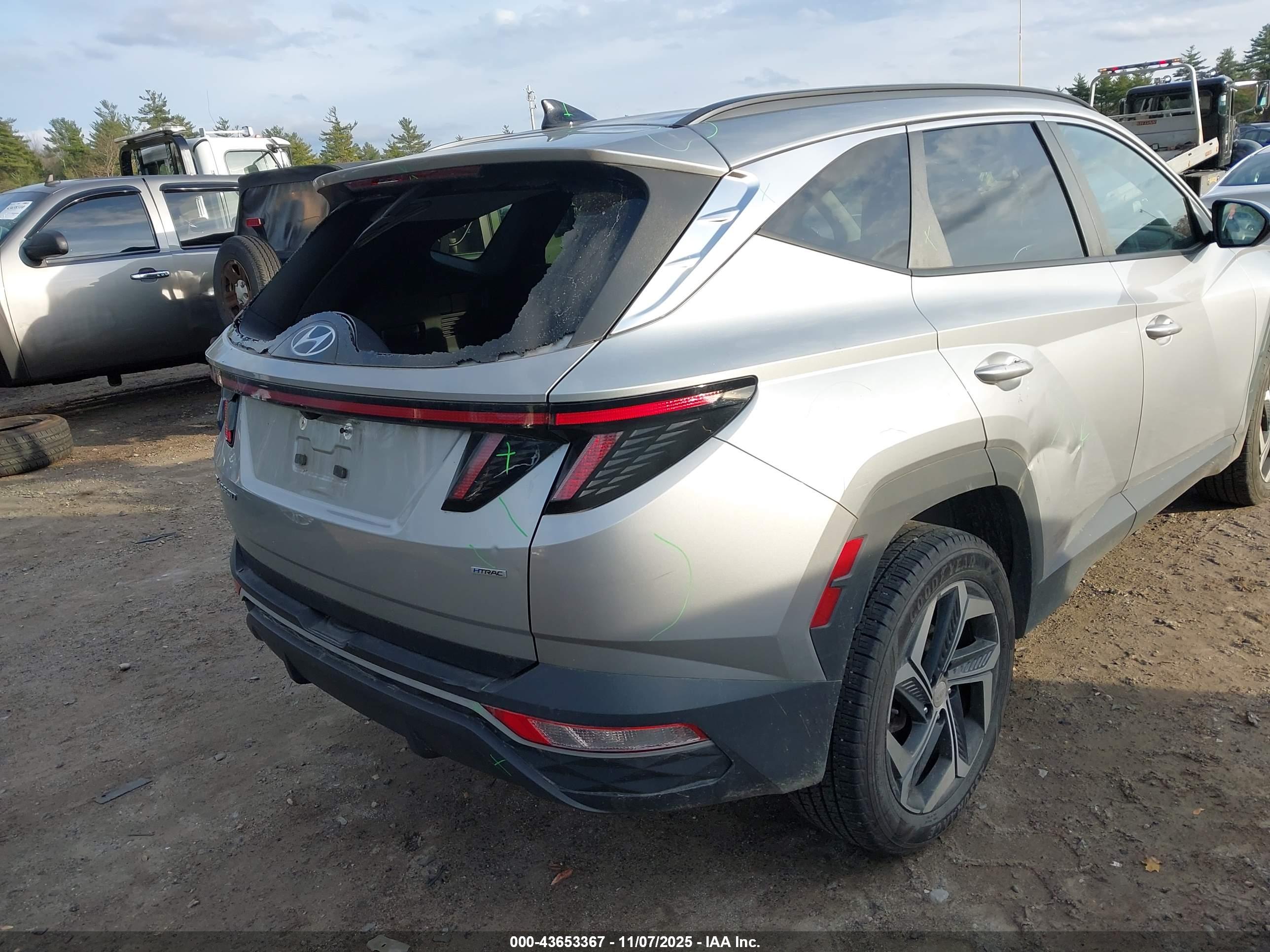 HYUNDAI TUCSON image 6