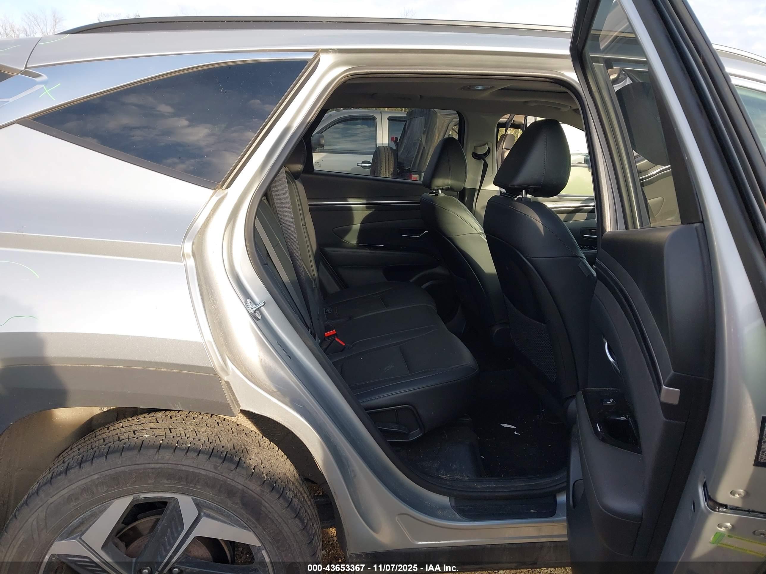 HYUNDAI TUCSON image 8