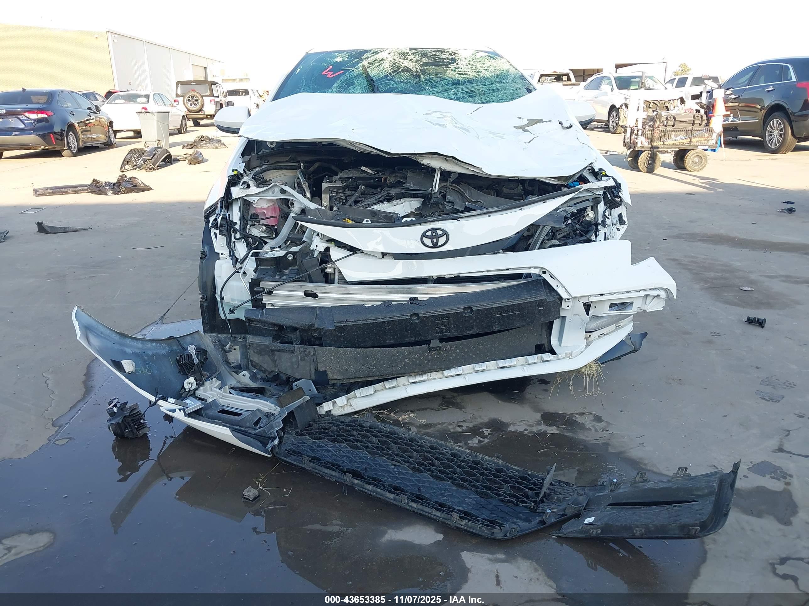 TOYOTA COROLLA image 6
