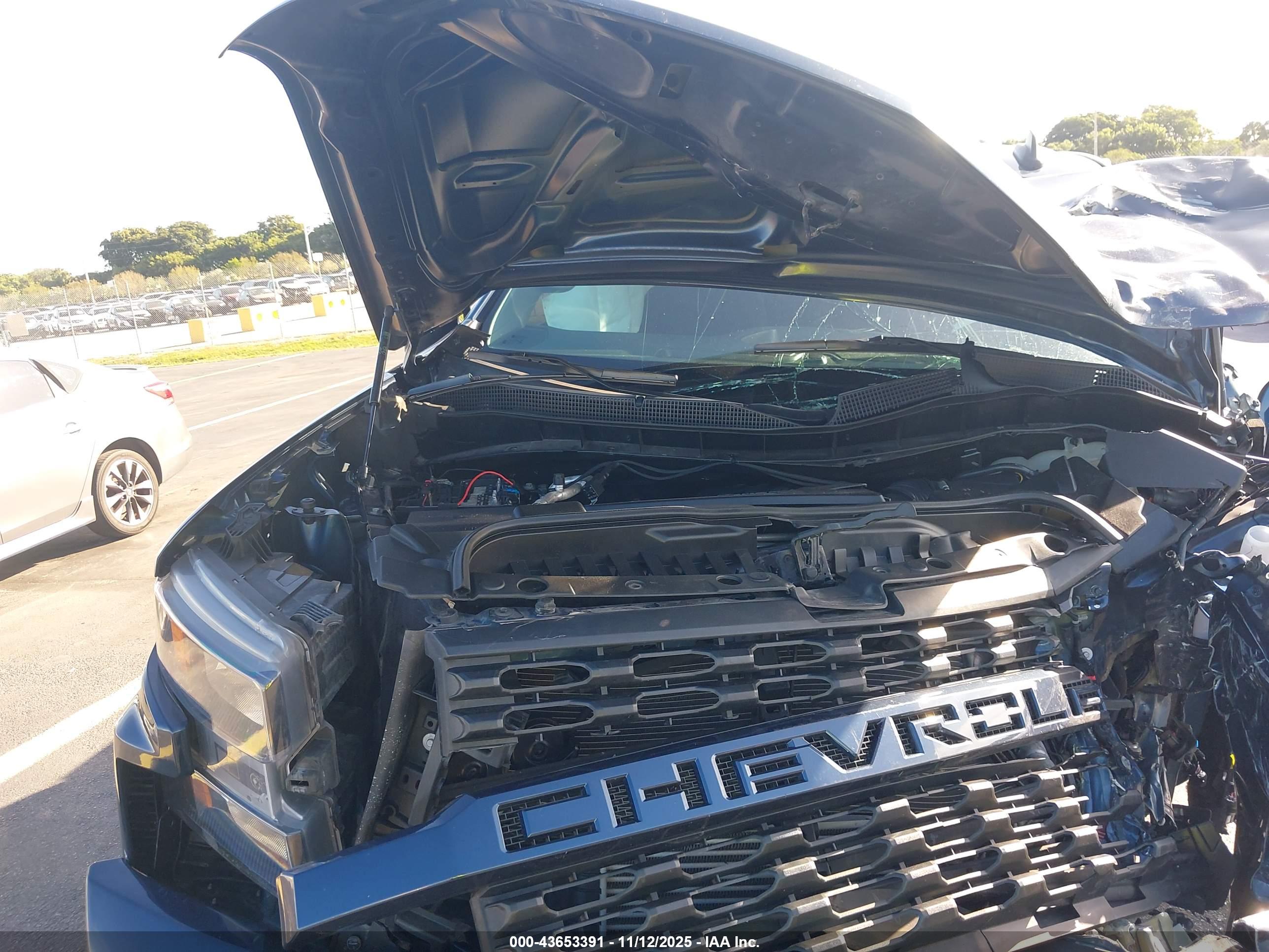 CHEVROLET SILVERADO image 10