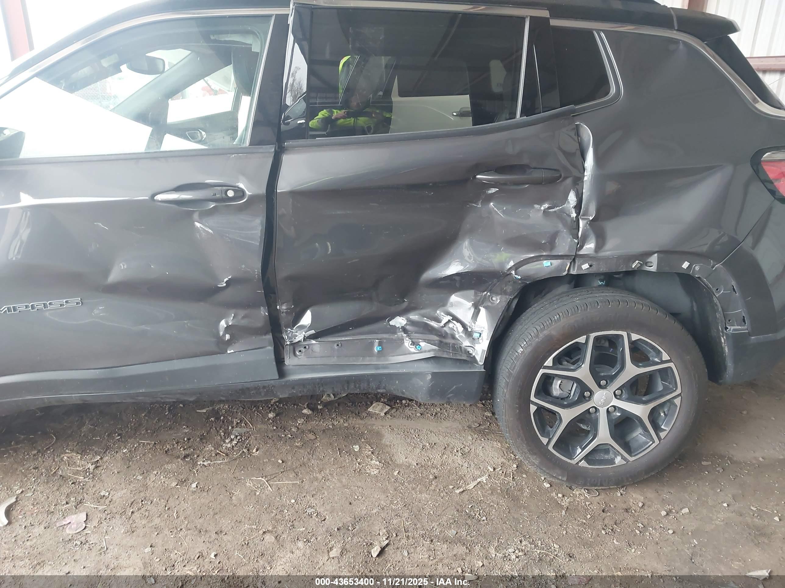 JEEP COMPASS image 6