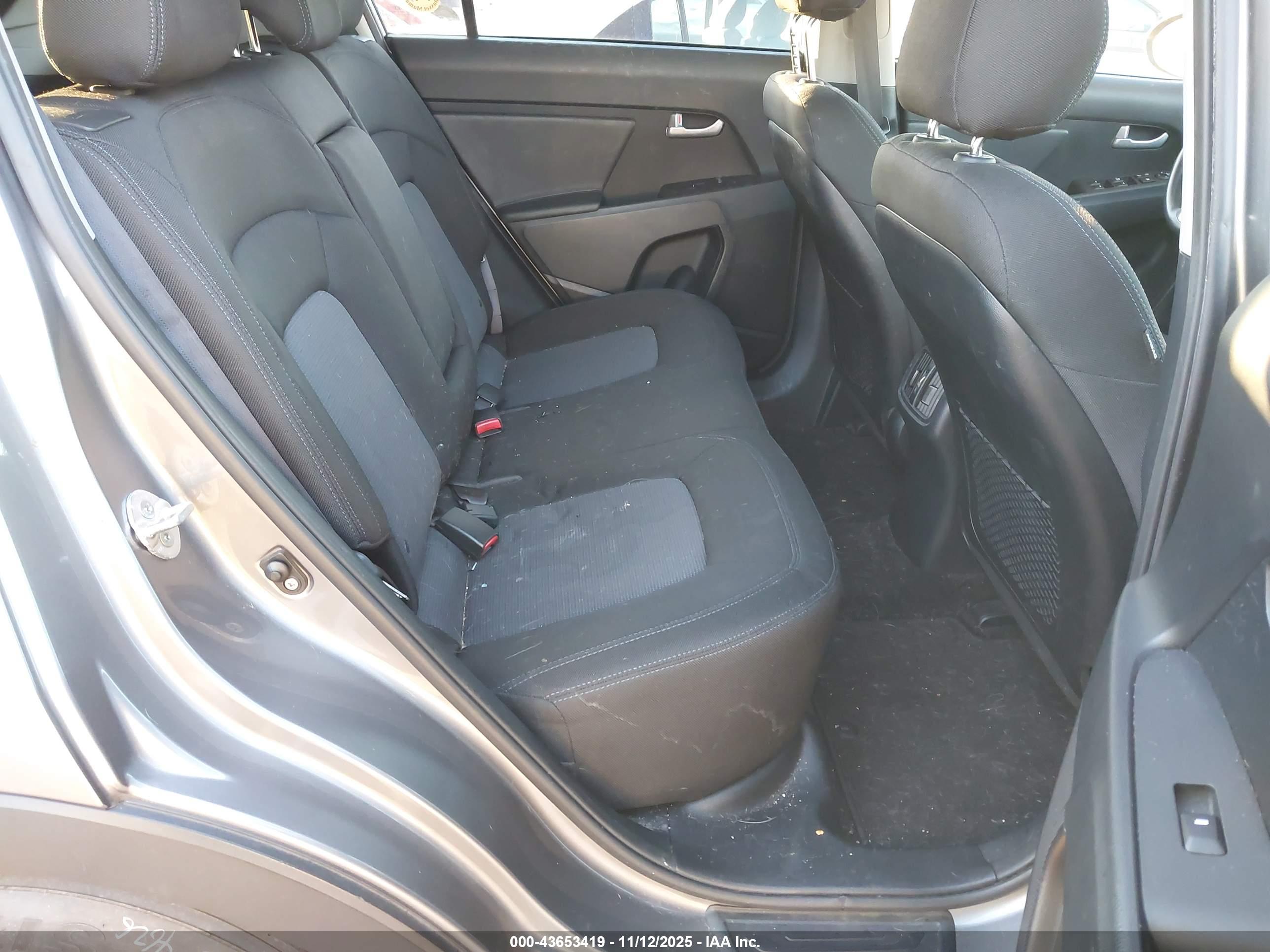 KIA SPORTAGE image 8