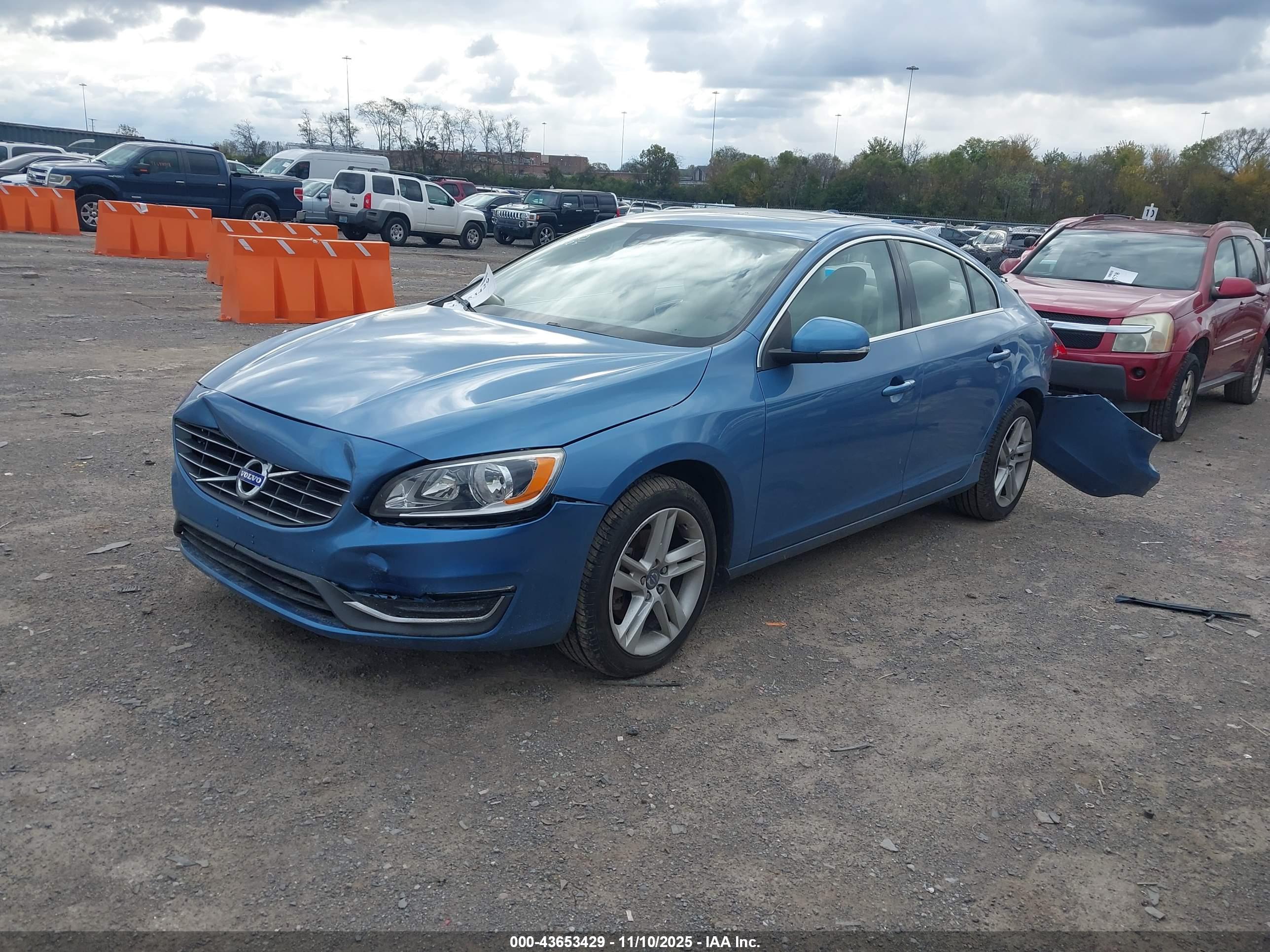 VOLVO S60 image 2