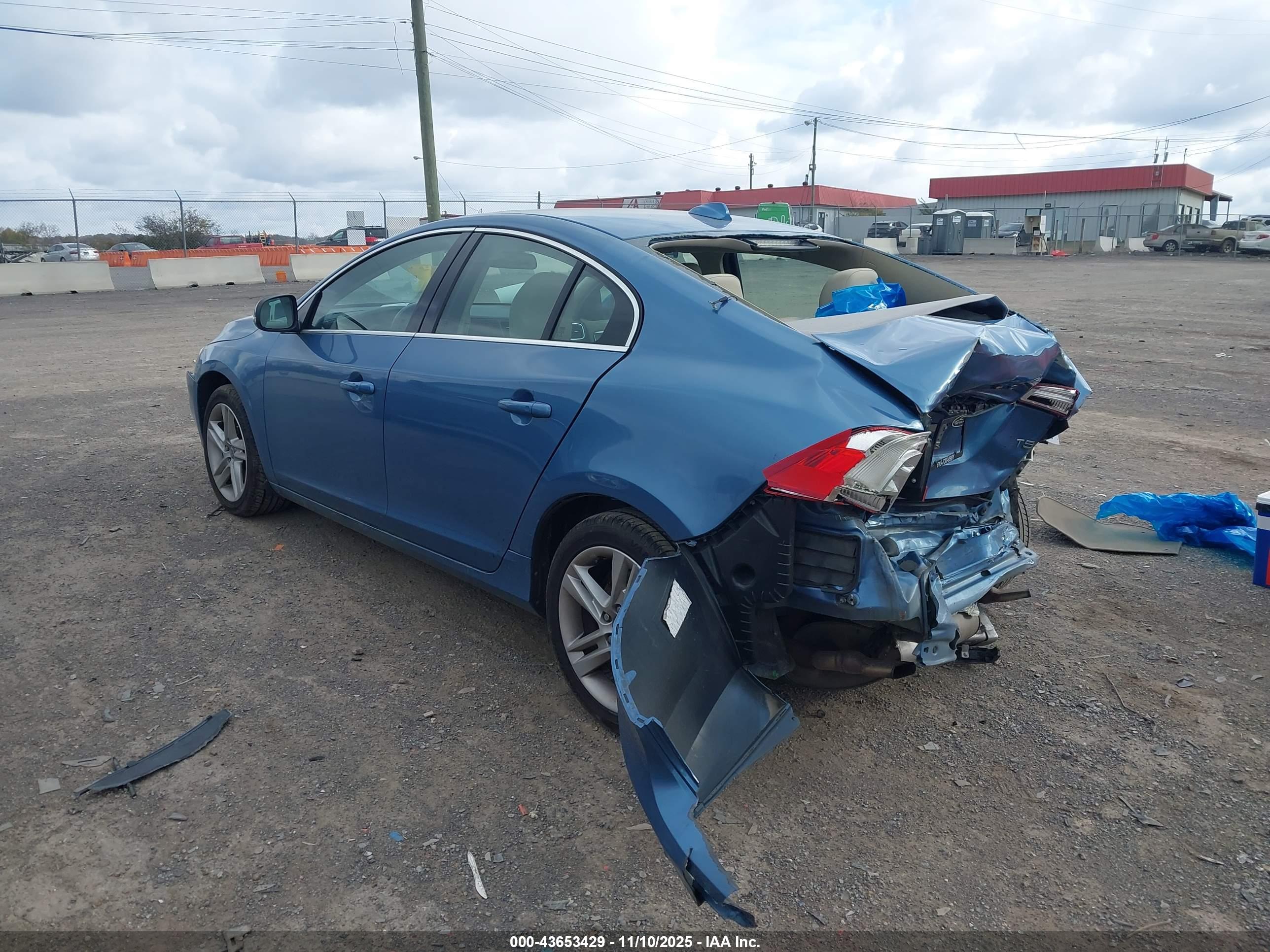 VOLVO S60 image 3