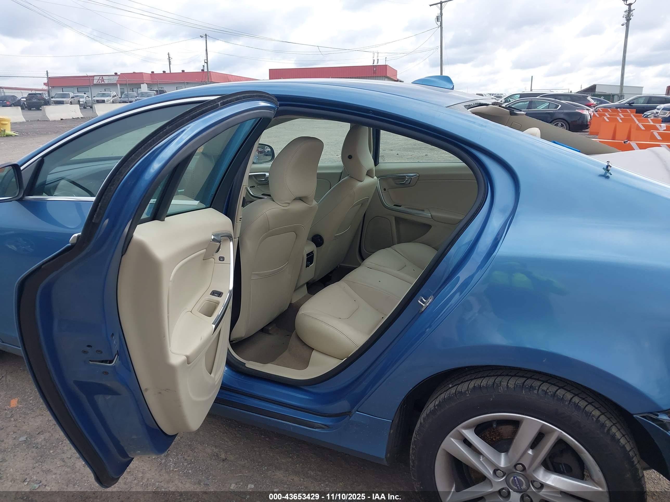 VOLVO S60 image 8