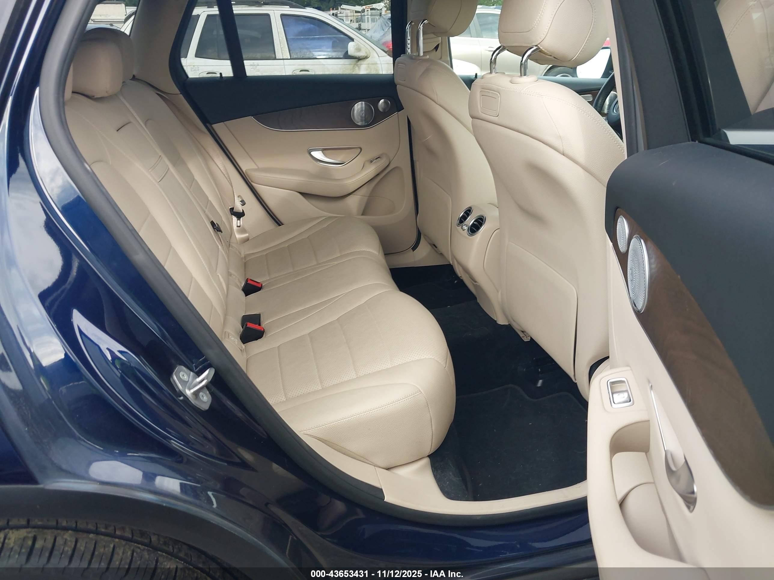 MERCEDES-BENZ GLC image 8