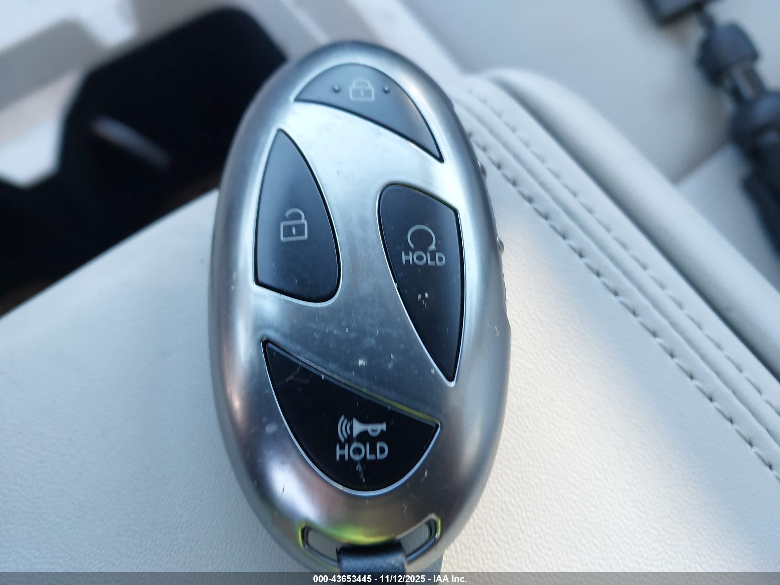 HYUNDAI SANTA image 11