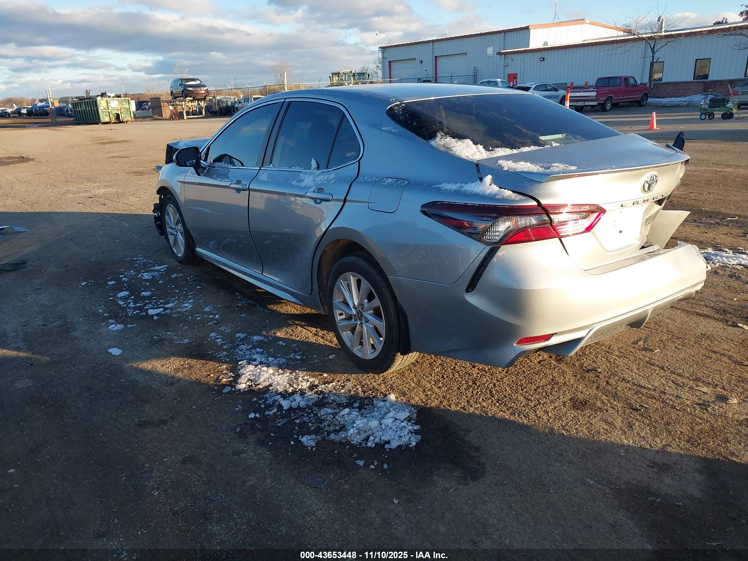 TOYOTA CAMRY image 3