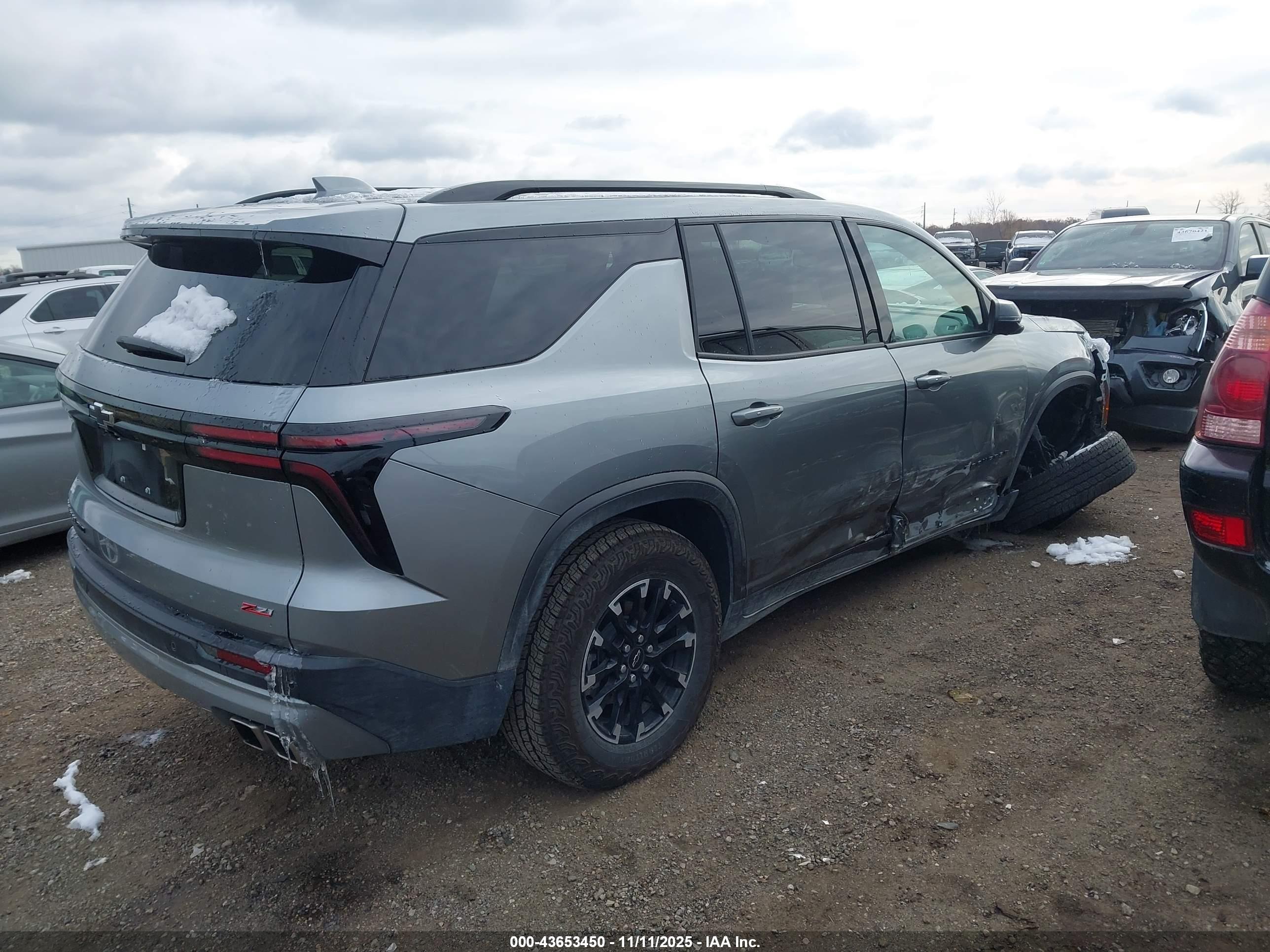 CHEVROLET TRAVERSE image 4
