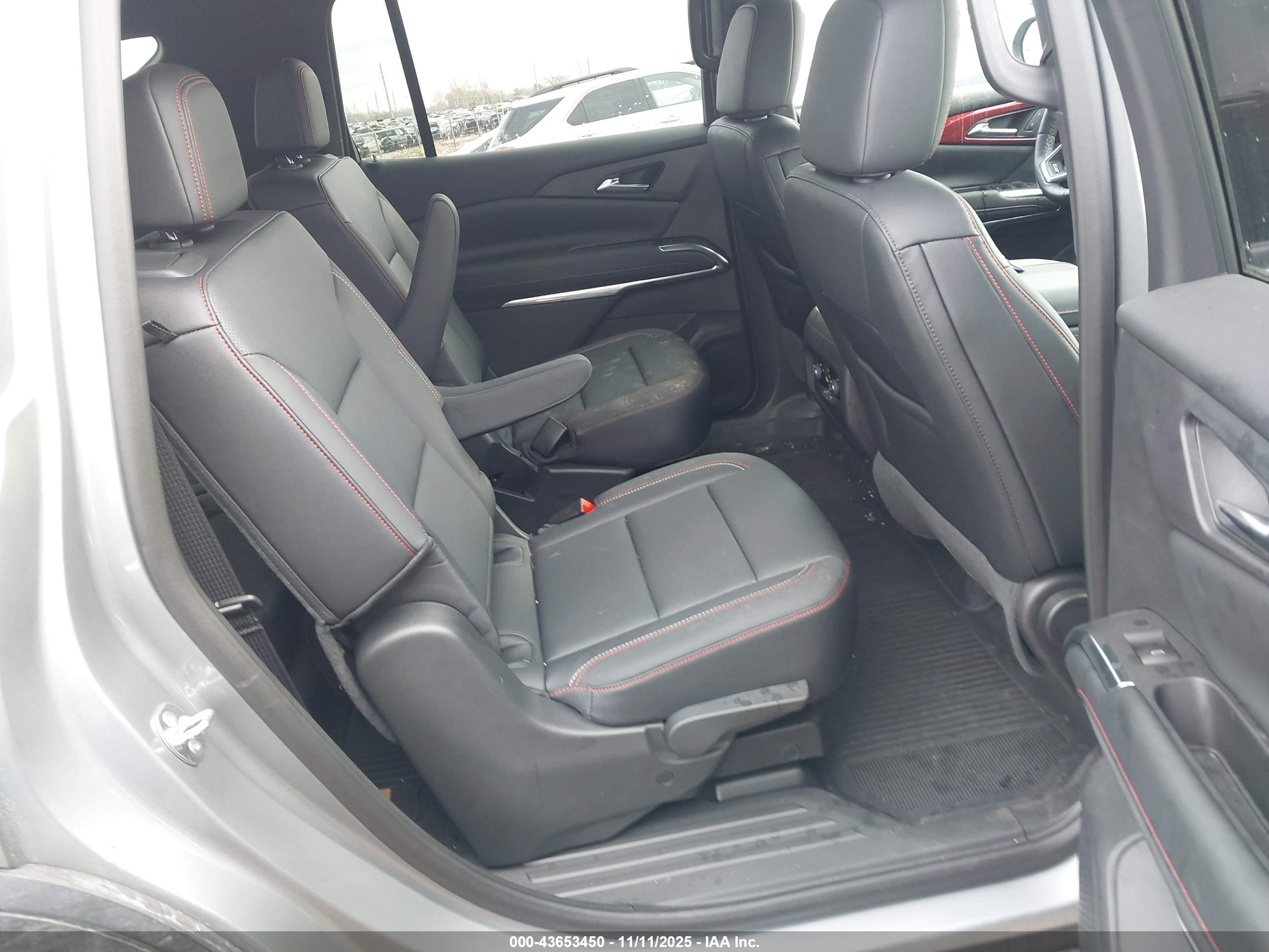 CHEVROLET TRAVERSE image 8