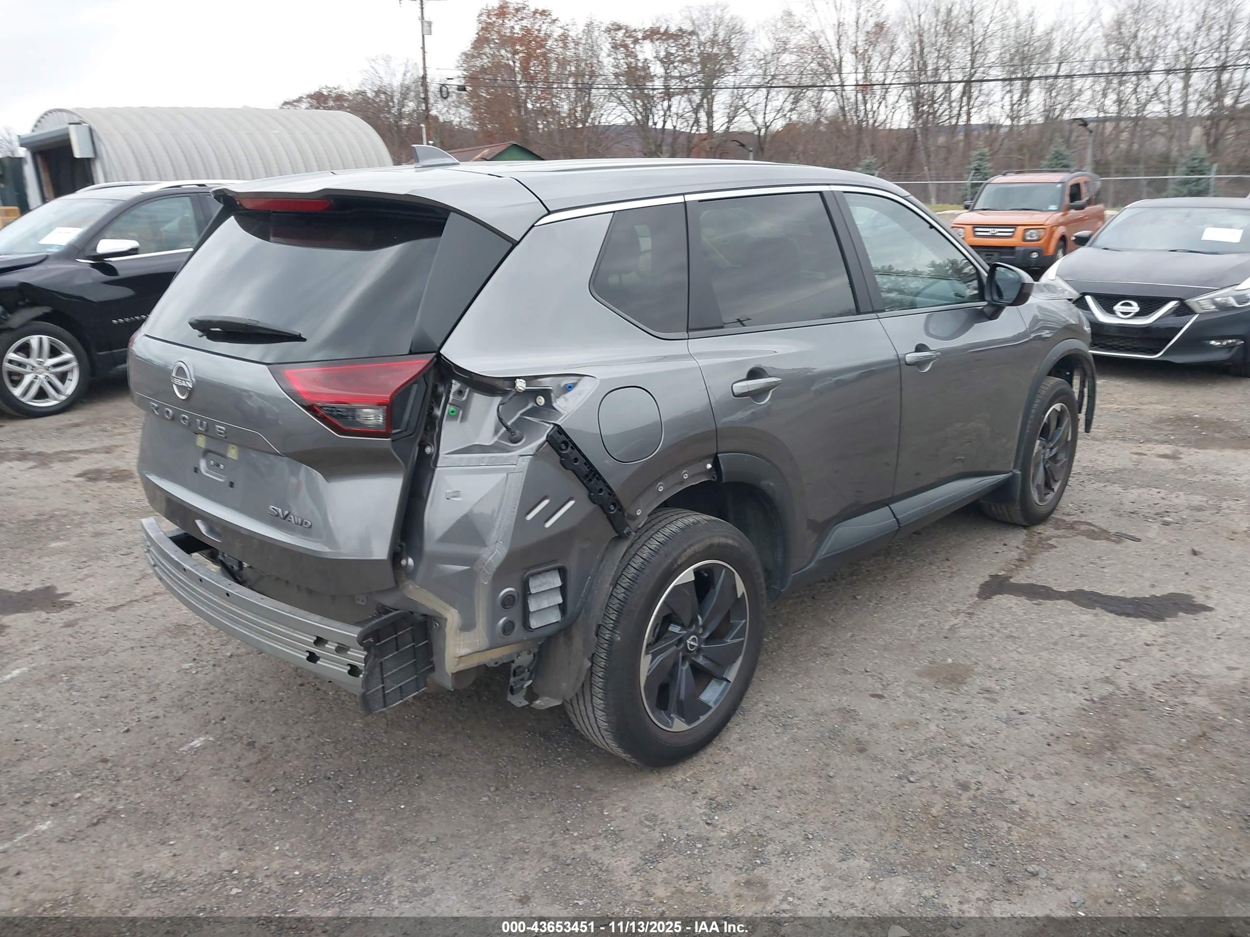 NISSAN ROGUE image 4