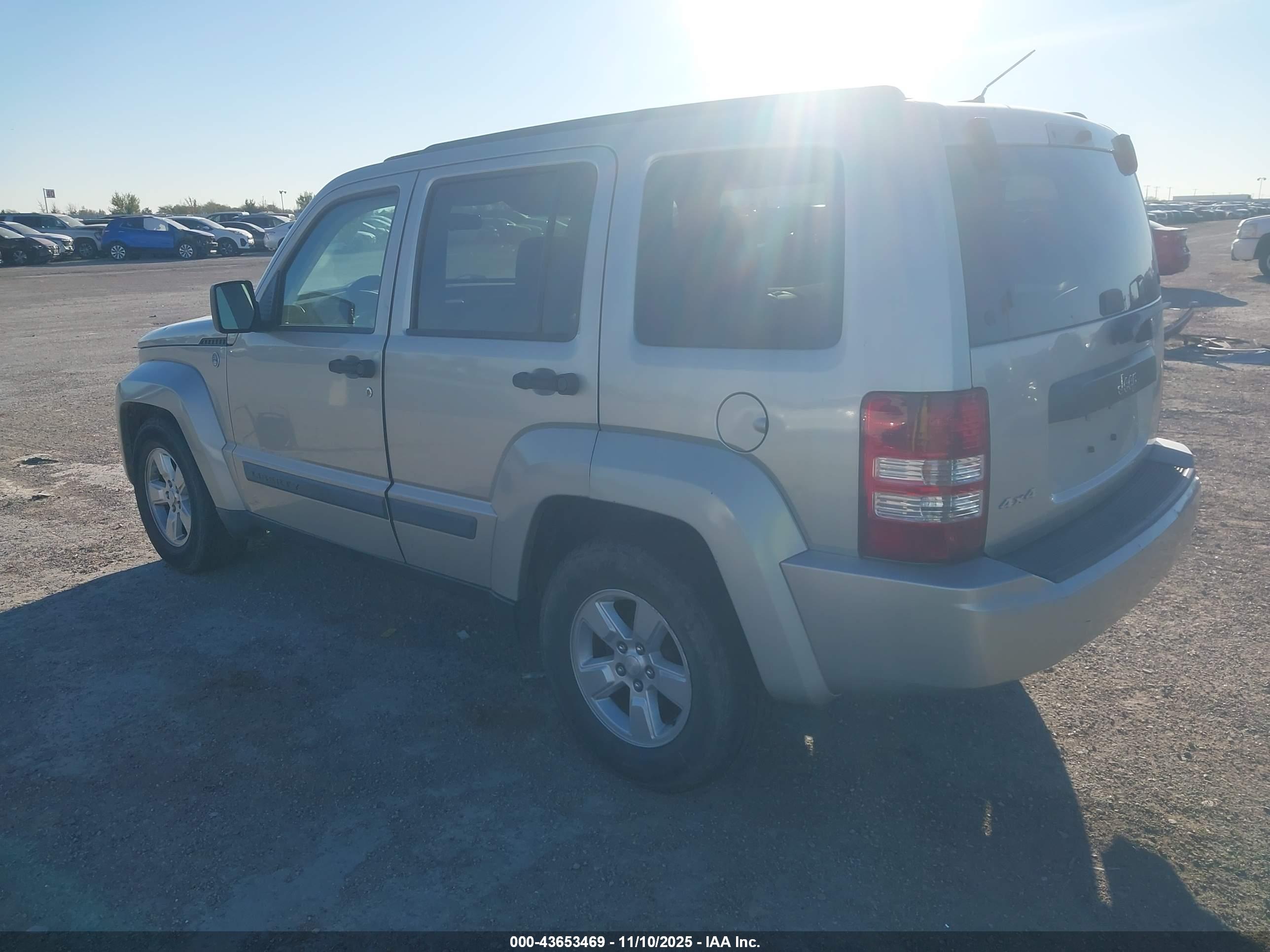 JEEP LIBERTY image 3