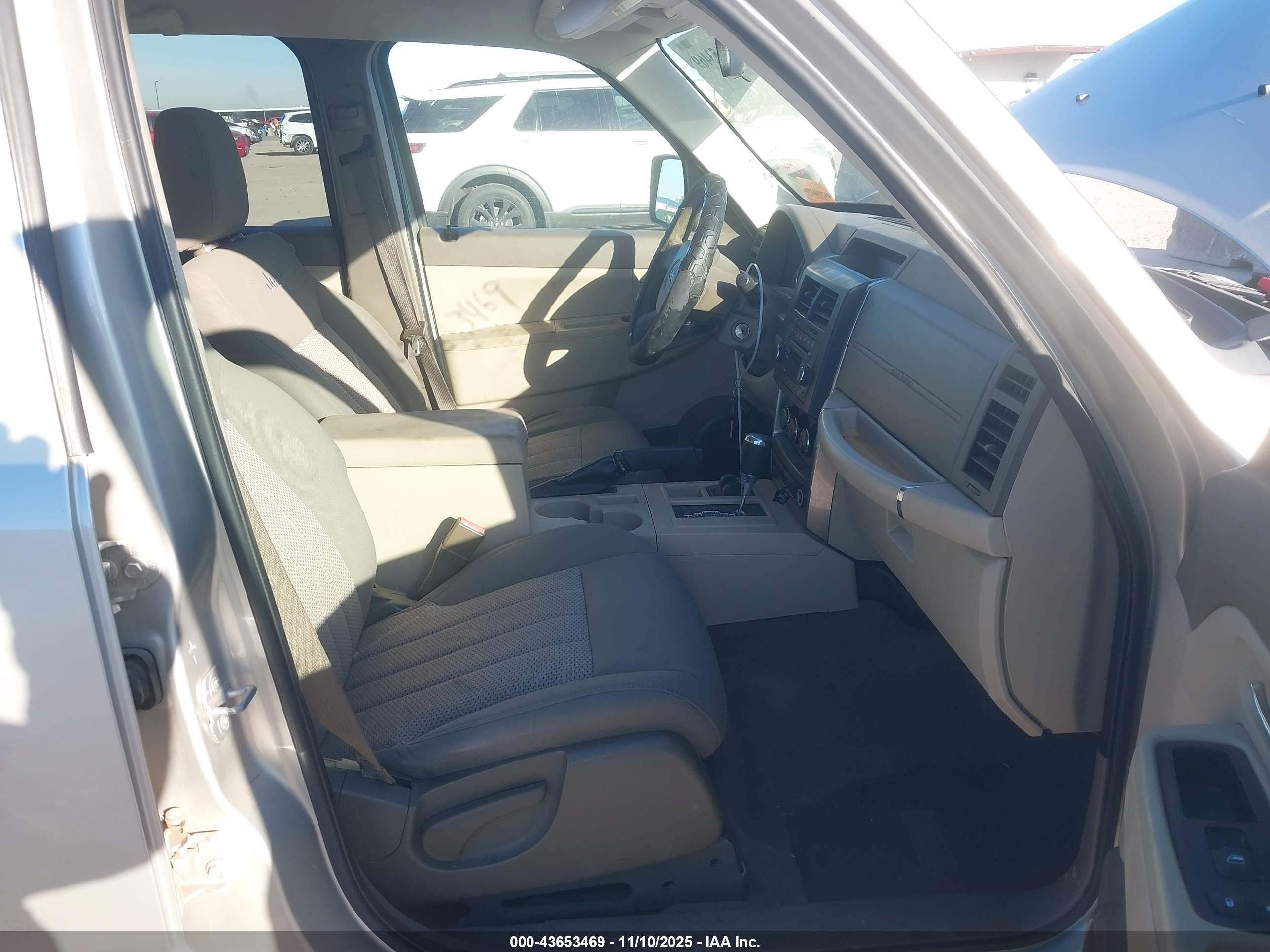 JEEP LIBERTY image 5