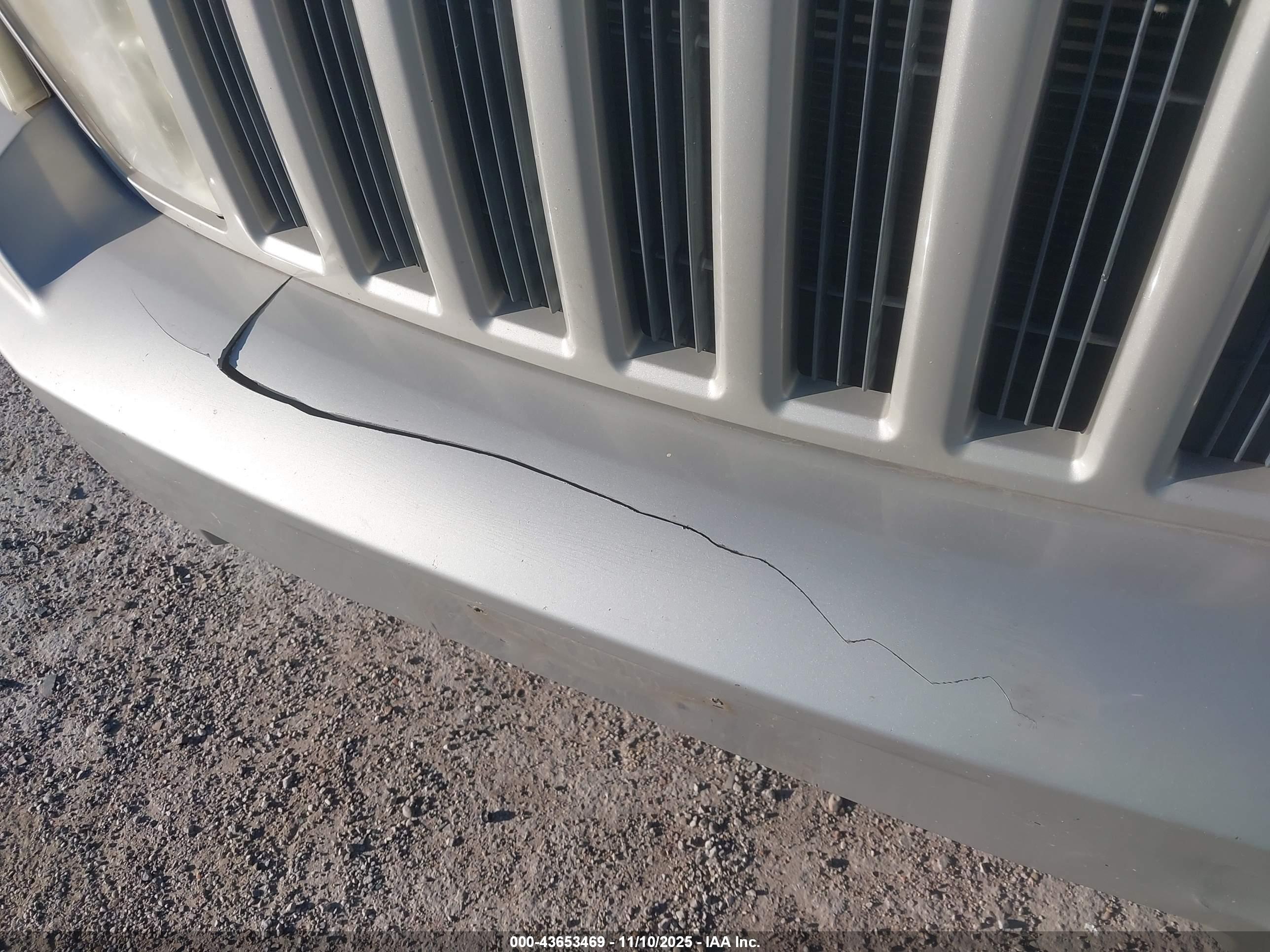 JEEP LIBERTY image 6