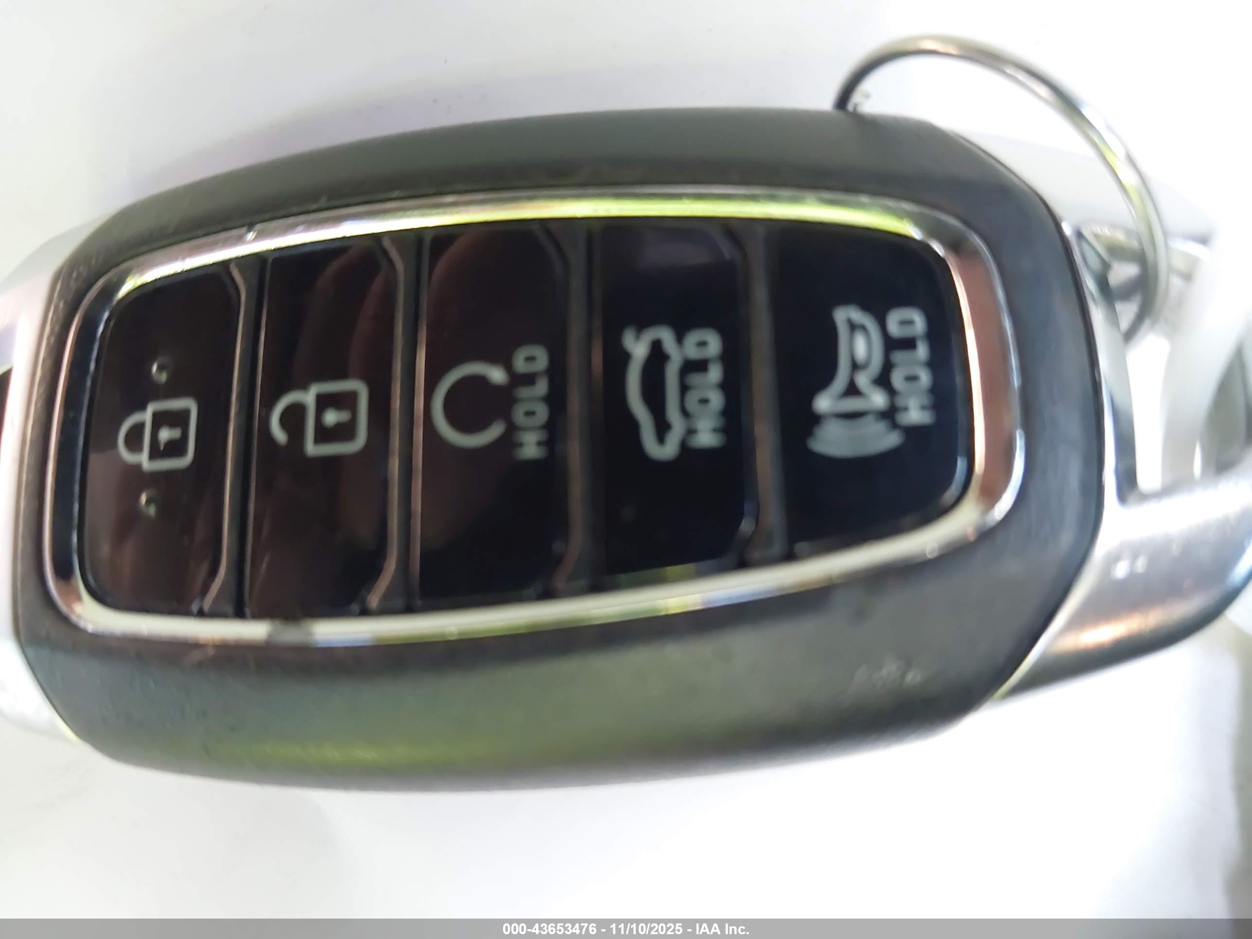 HYUNDAI ELANTRA image 11