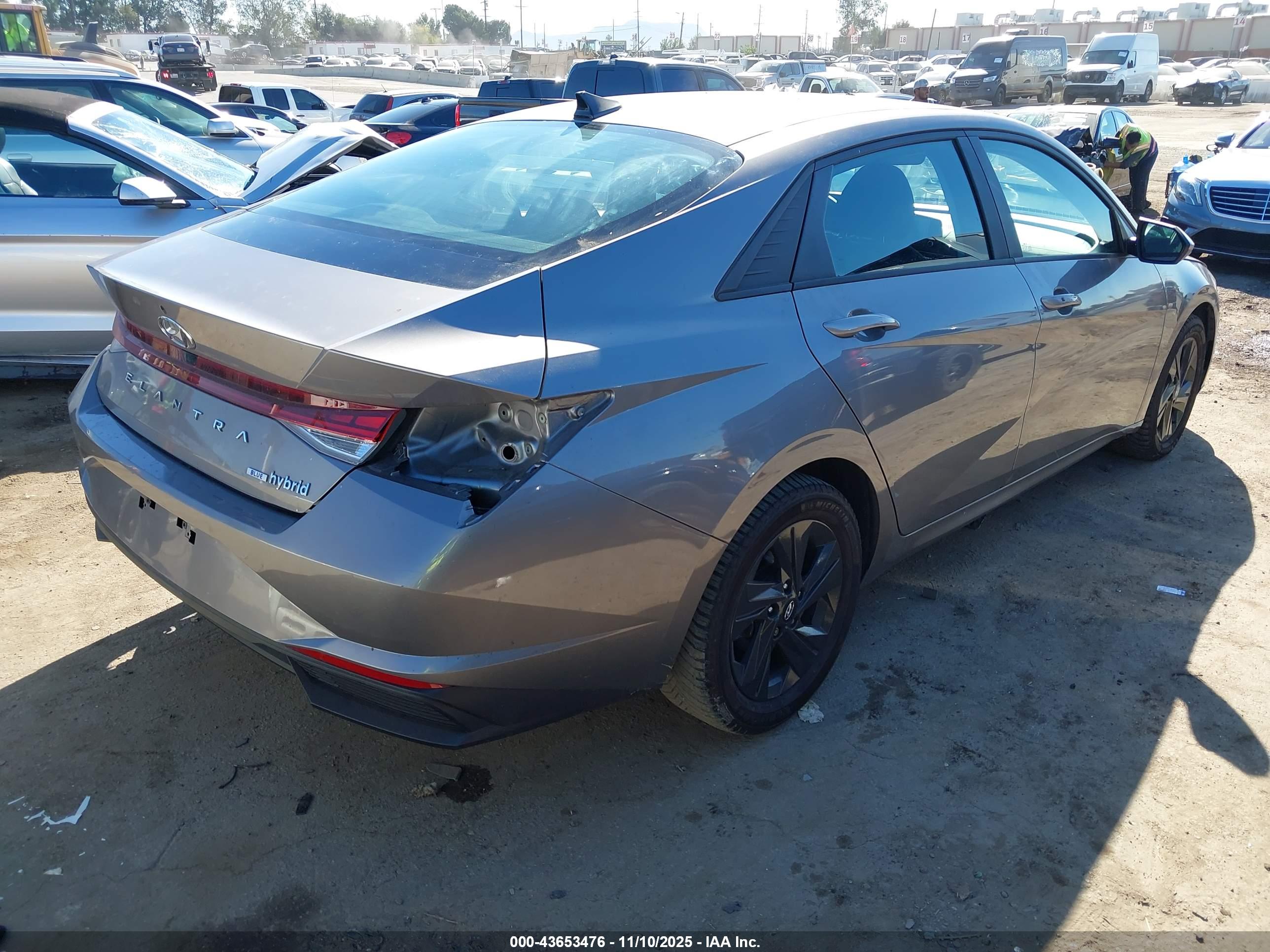 HYUNDAI ELANTRA image 4