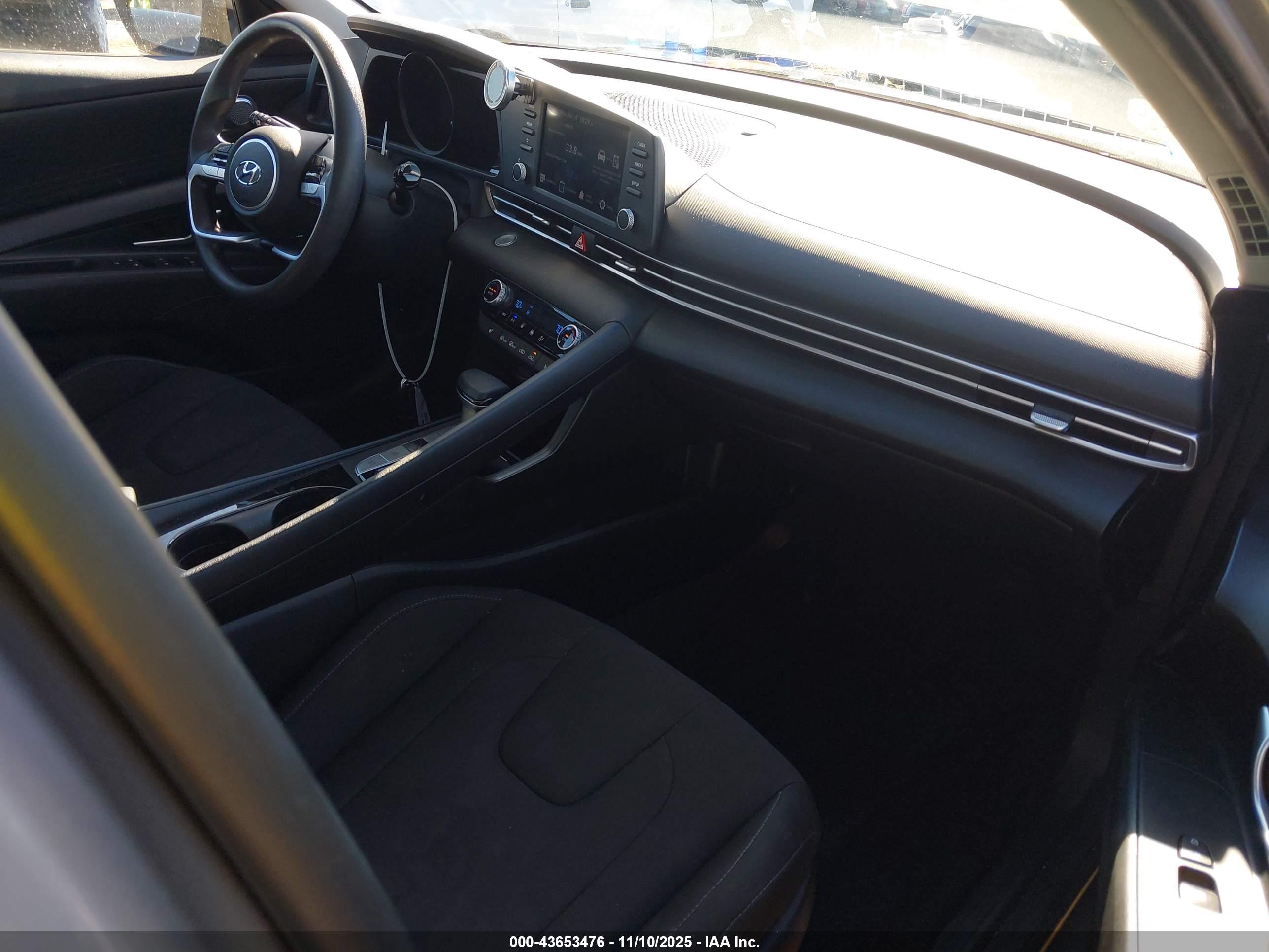 HYUNDAI ELANTRA image 5